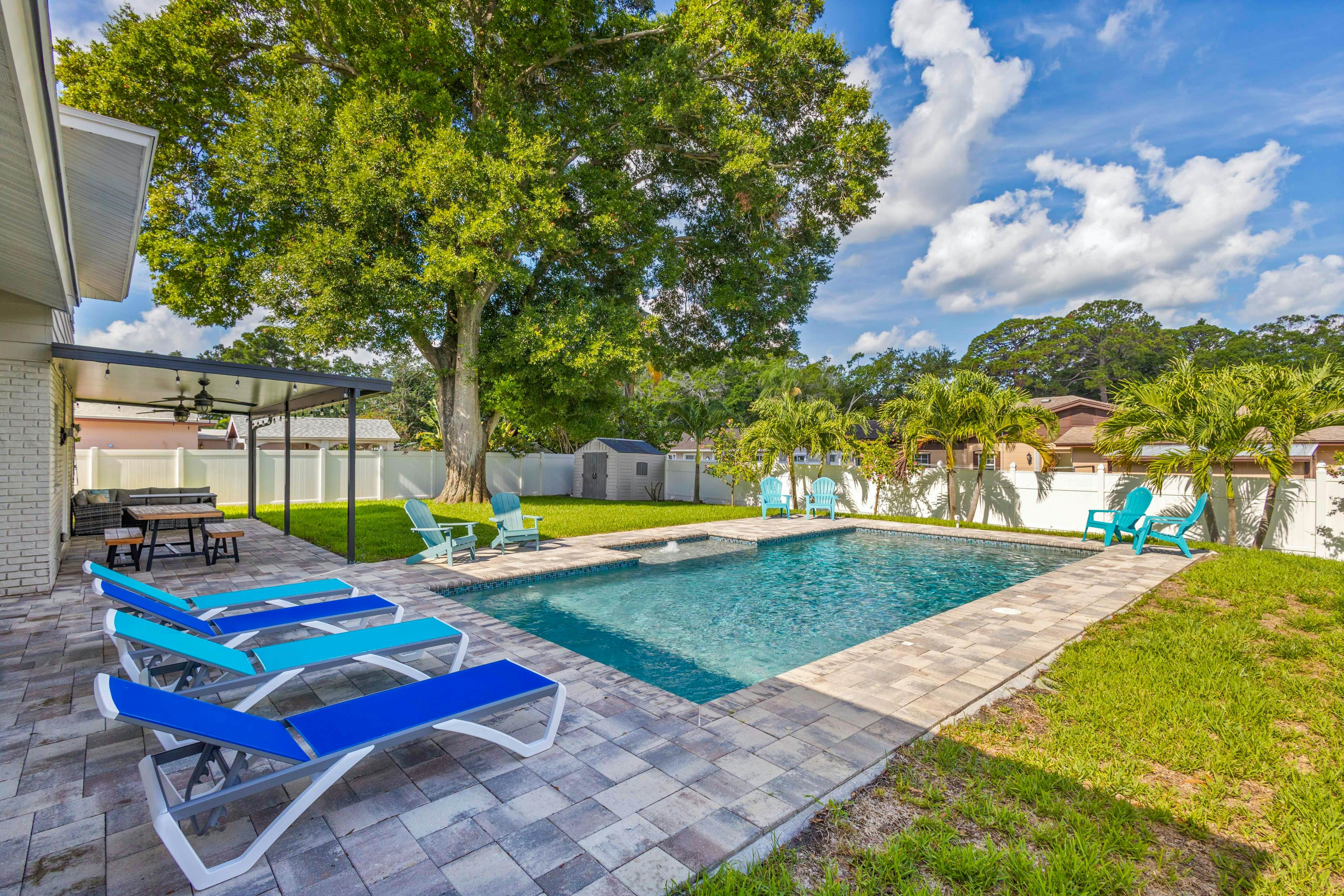 Family sized pool home with AC, WIFI, Snowbird and Dog Friendly