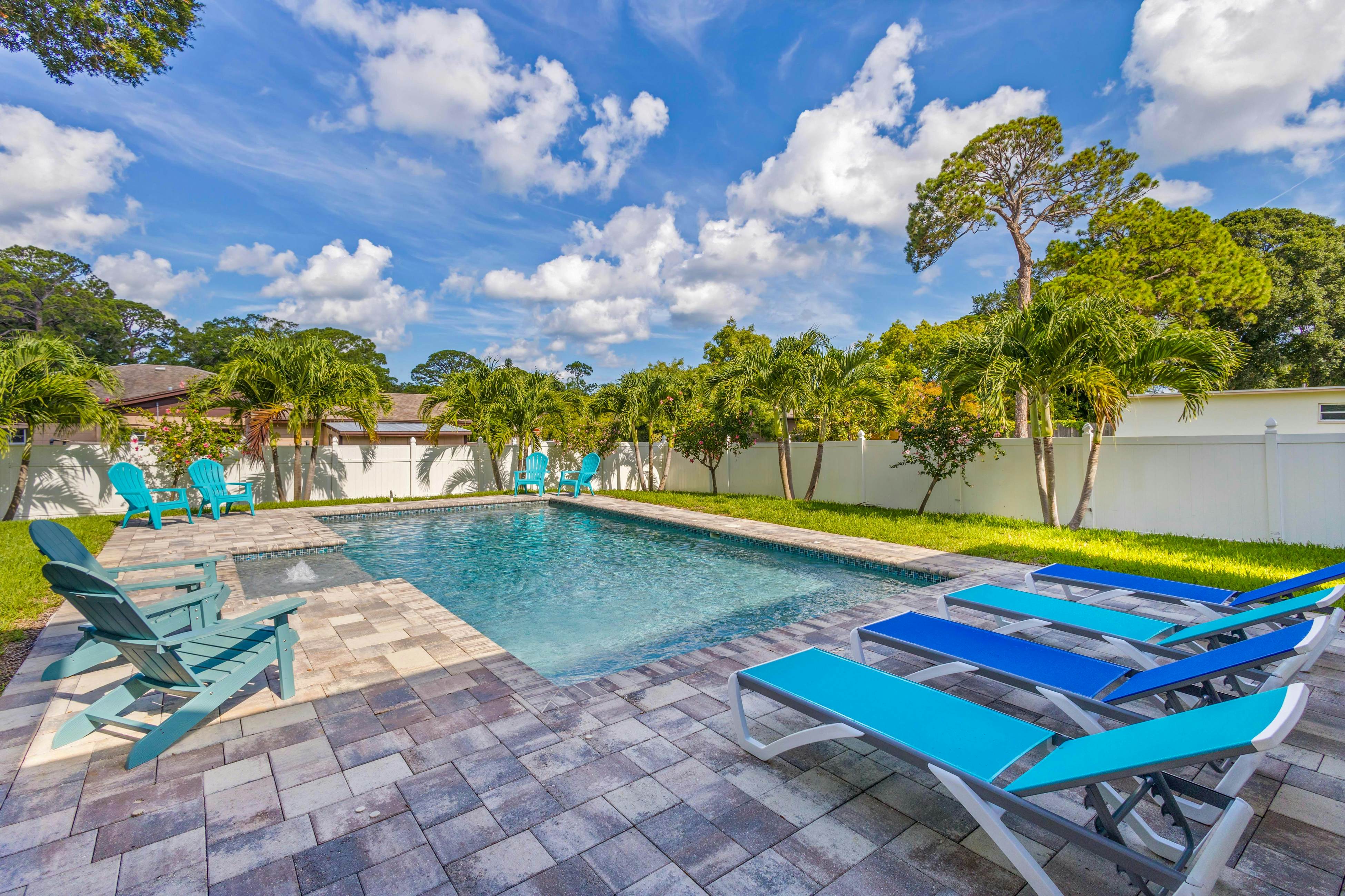 Family sized pool home with AC, WIFI, Snowbird and Dog Friendly