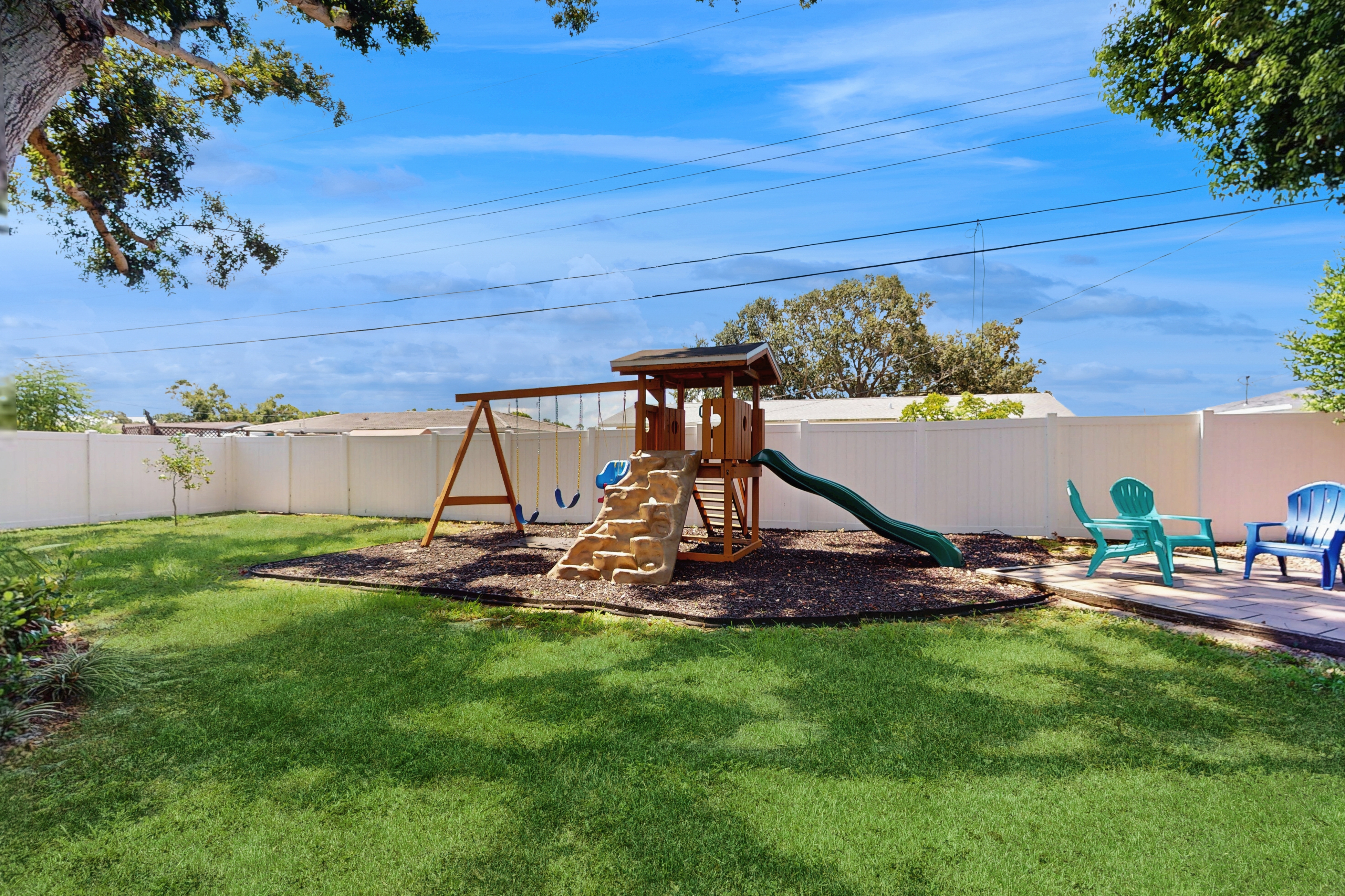 Coastal comfort with playground and PacMan and minutes from the beach