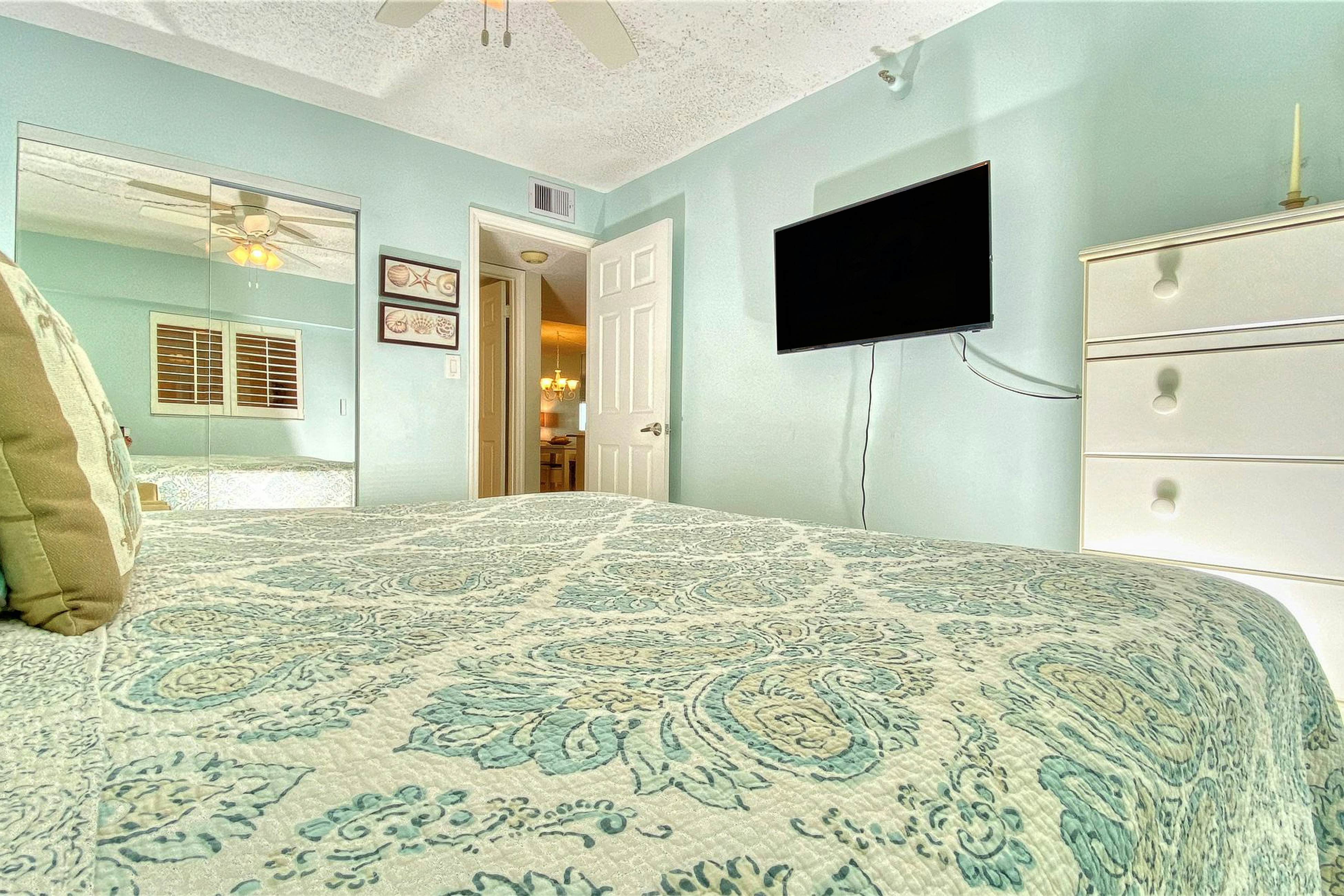 Peaceful beachfront escape w/private balcony, heated pool, pool spa, BBQ grills