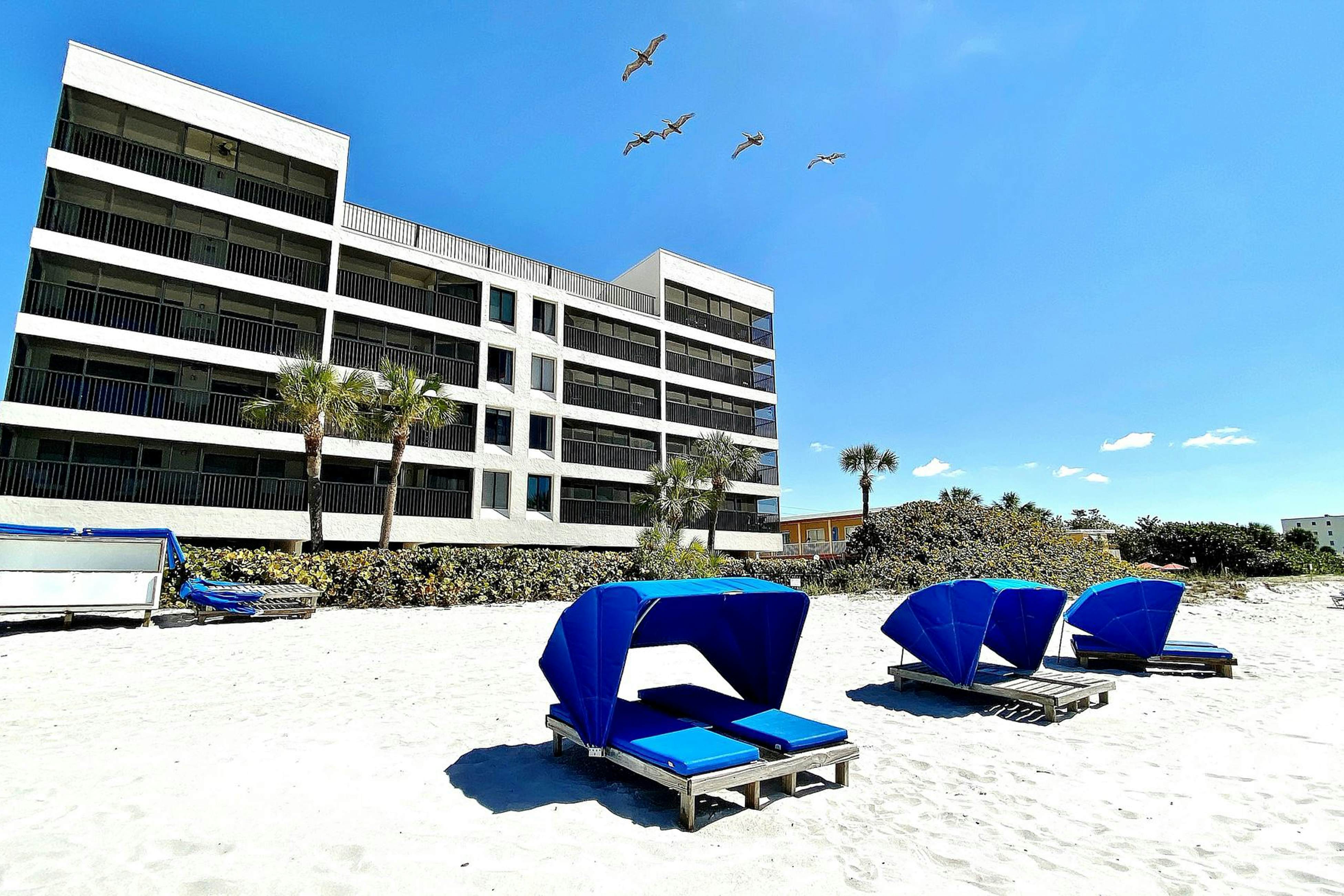 Peaceful beachfront escape w/private balcony, heated pool, pool spa, BBQ grills