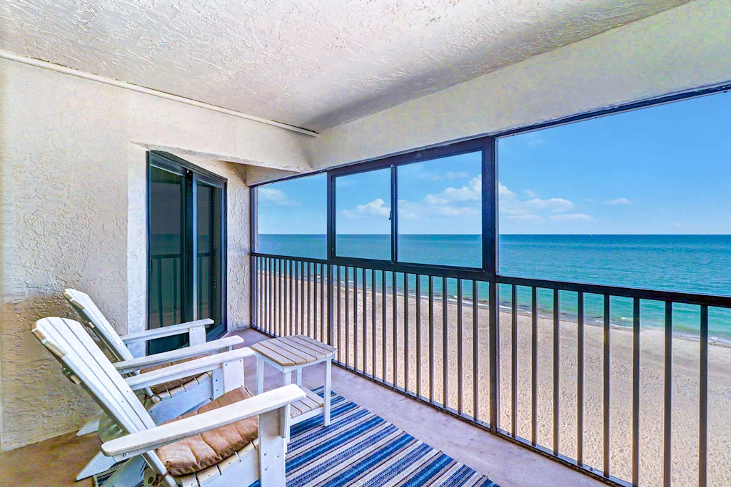 Peaceful Beachfront Escape w/Private Balcony, Heated pool & Spa