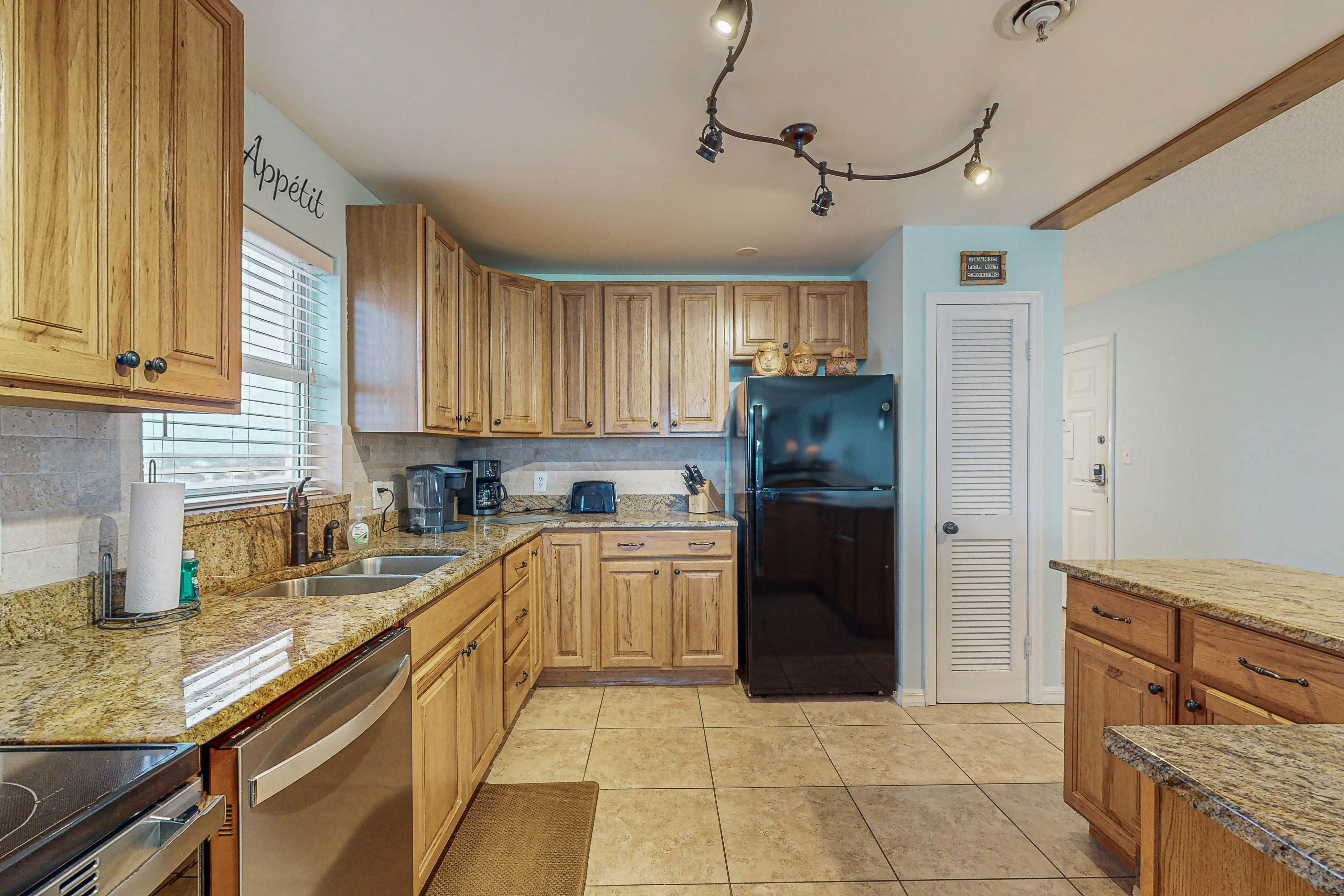 Upscale, beachfront condo with dual balconies, Gulf view, pool, hot tub & bocce