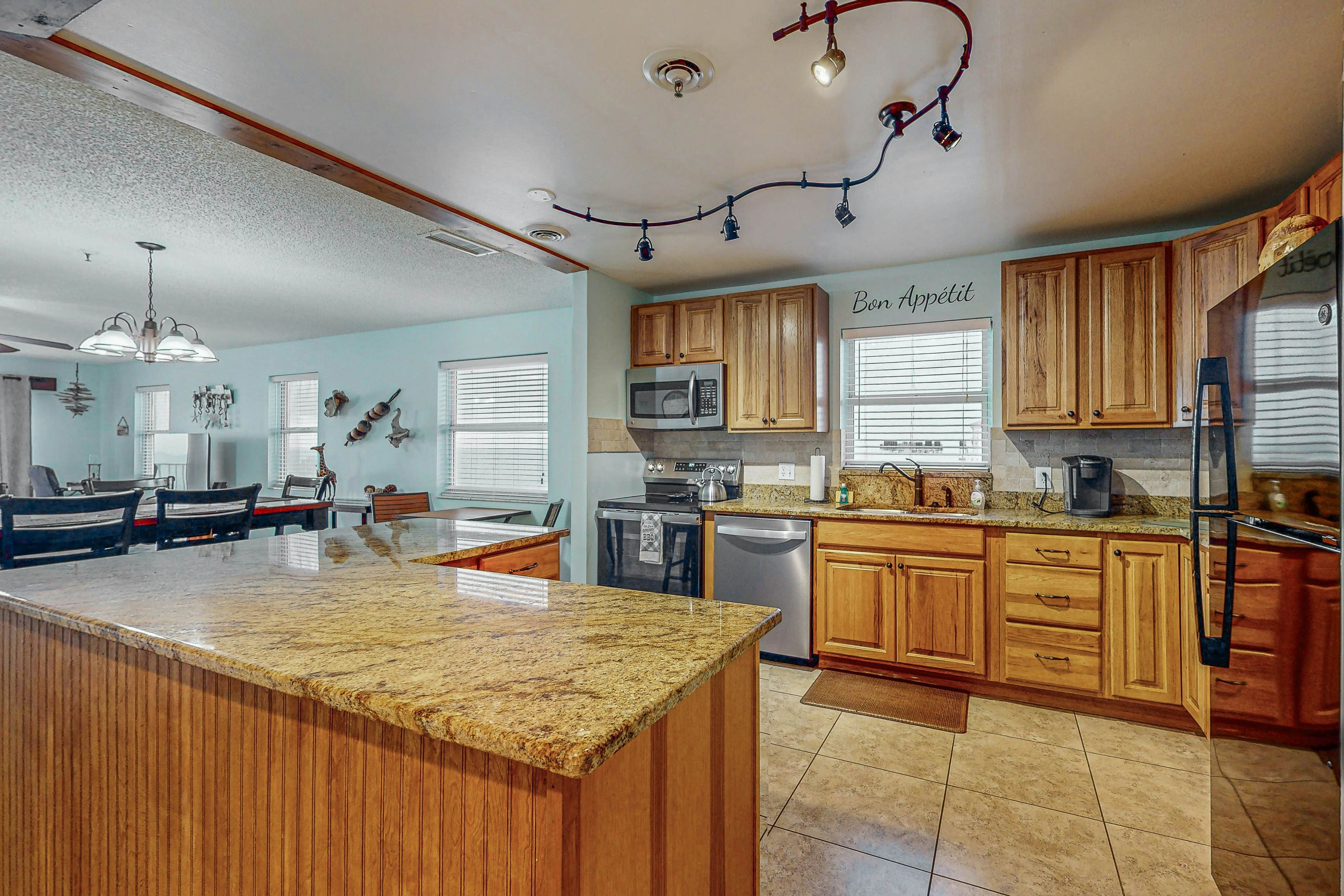 Upscale, beachfront condo with dual balconies, Gulf view, pool, hot tub & bocce