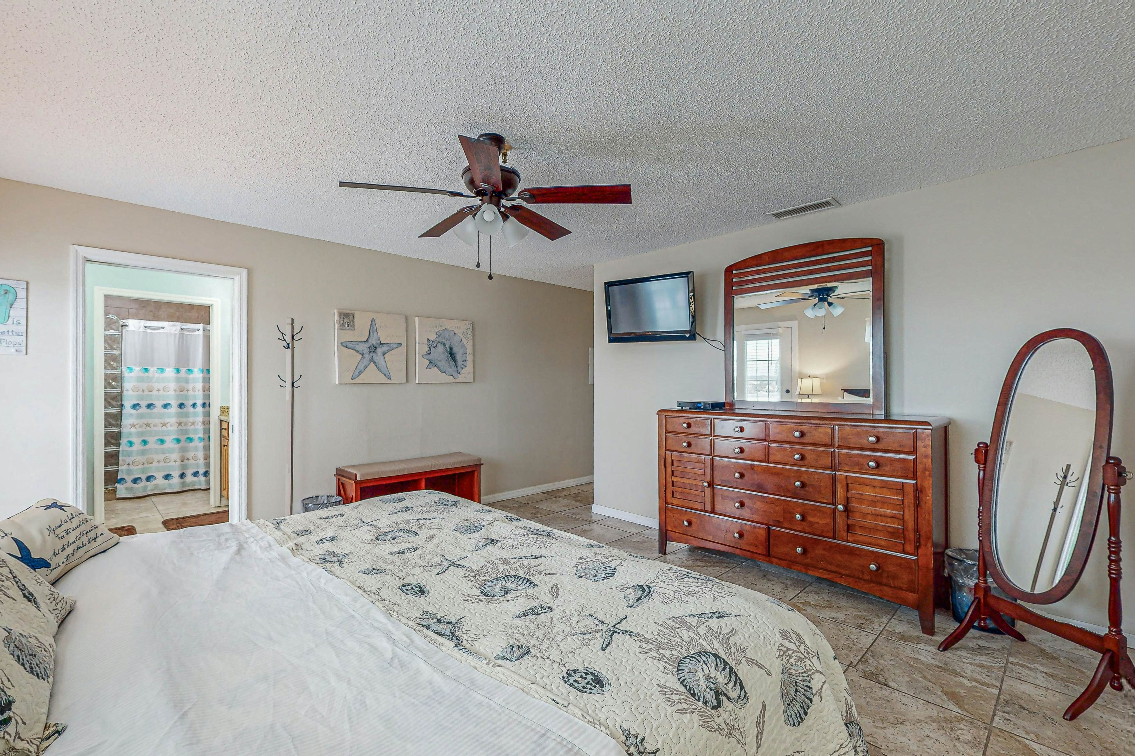 Upscale, beachfront condo with dual balconies, Gulf view, pool, hot tub & bocce