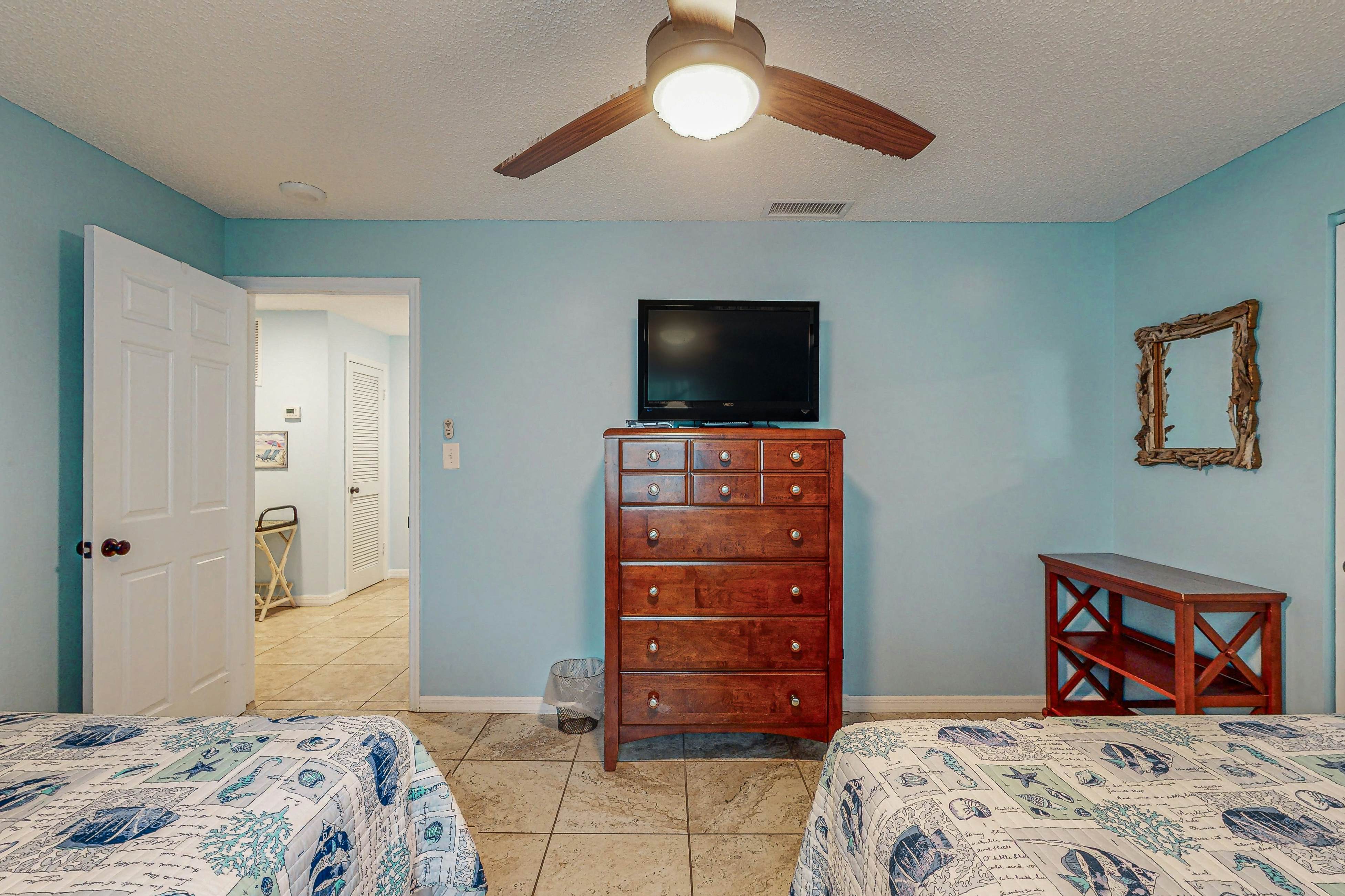 Upscale, beachfront condo with dual balconies, Gulf view, pool, hot tub & bocce