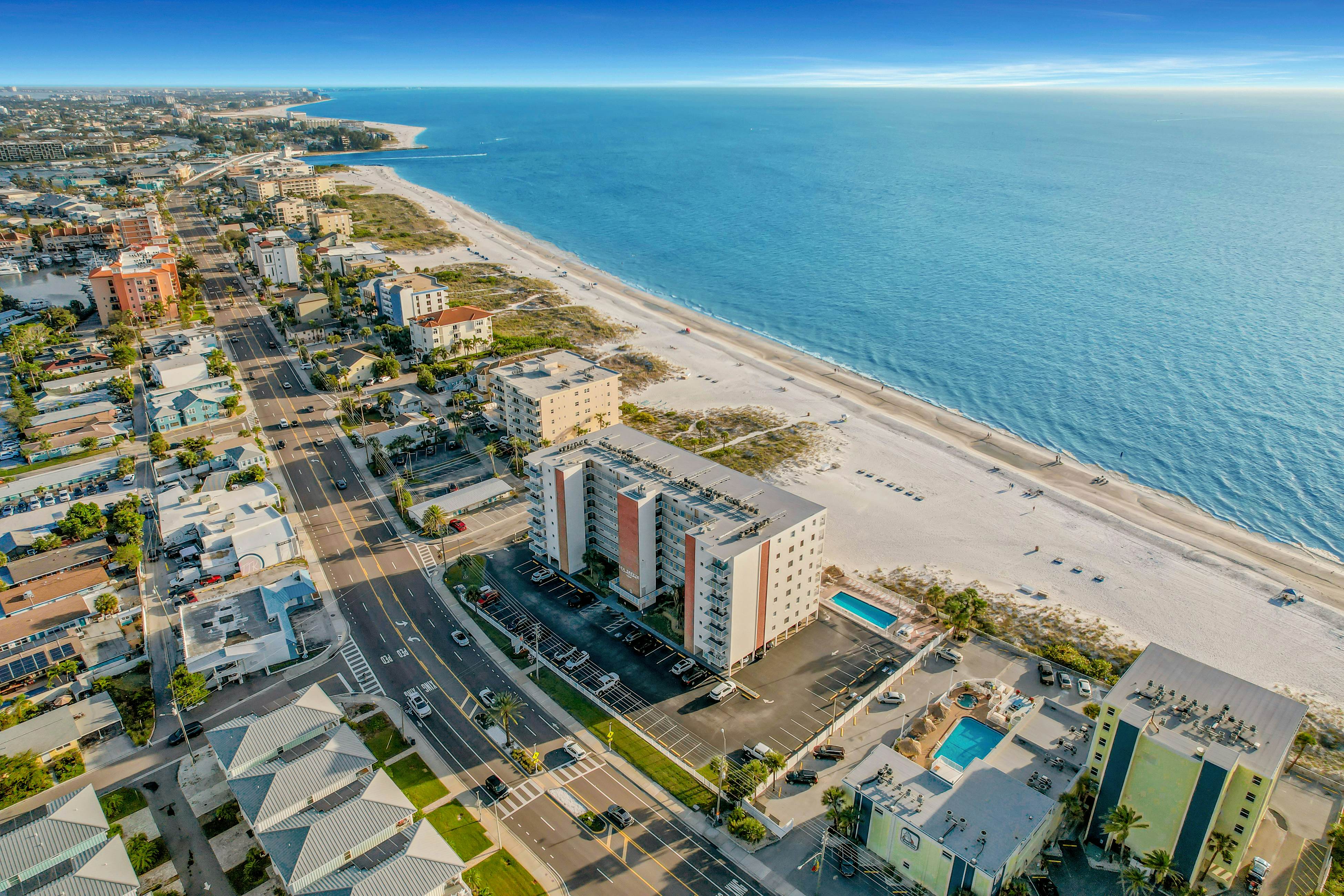 Top-floor, beachfront condo with Gulf views, balcony, pool, hot tub & bocce