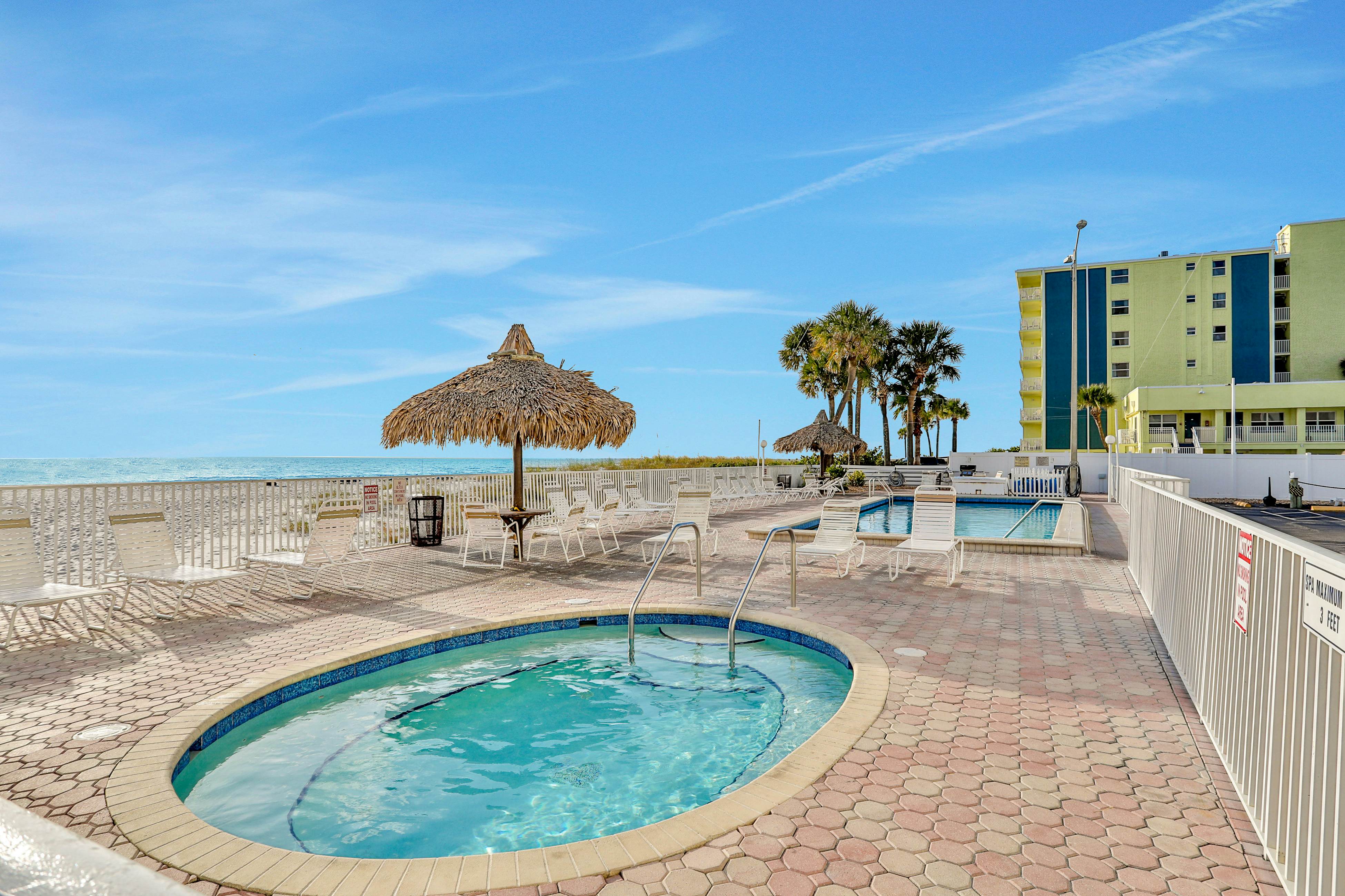 Top-floor, beachfront condo with Gulf views, balcony, pool, hot tub & bocce