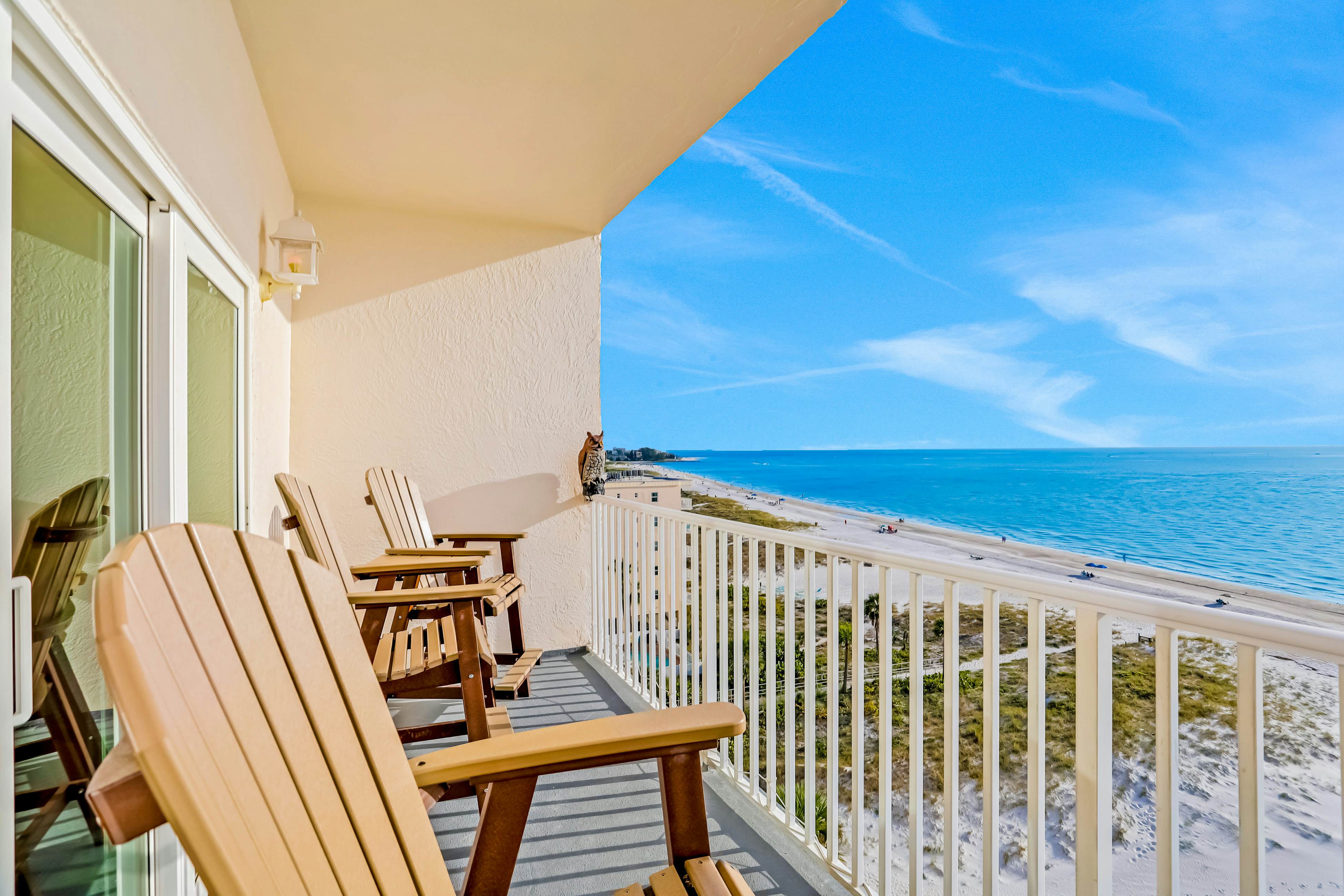 Top-floor, beachfront condo with Gulf views, balcony, pool, hot tub & bocce