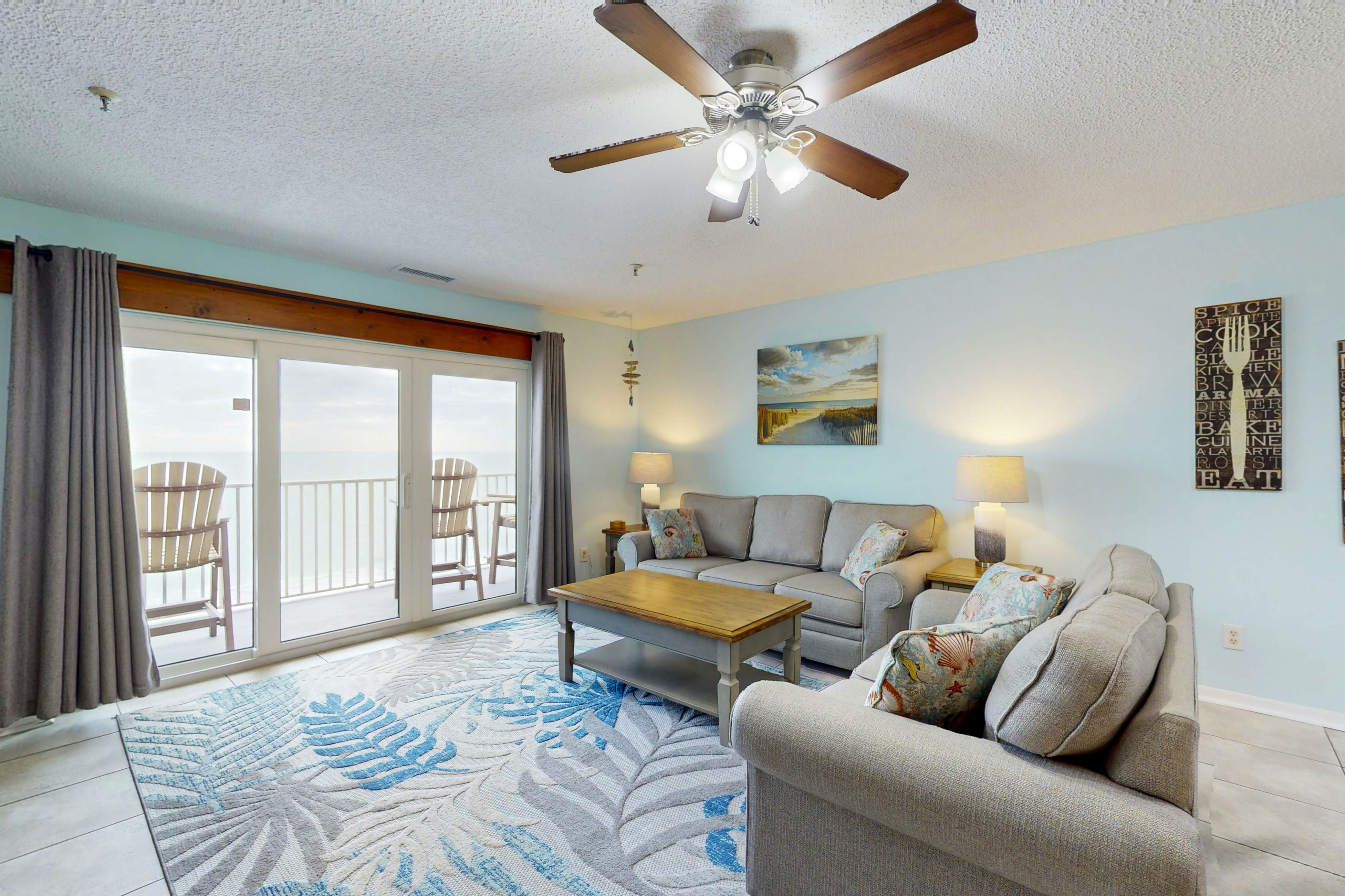 Top-floor, beachfront condo with Gulf views, balcony, pool, hot tub & bocce