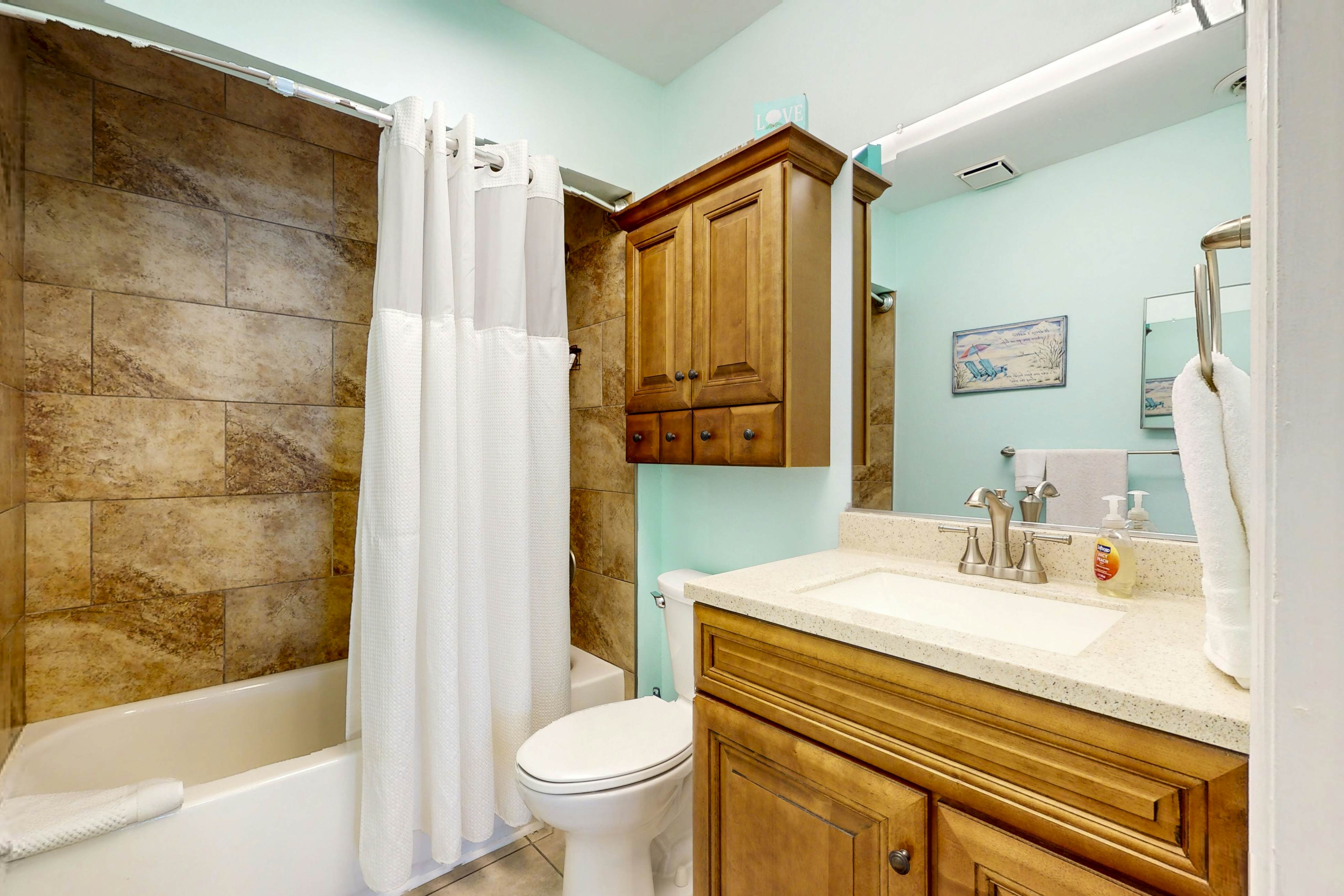 Top-floor, beachfront condo with Gulf views, balcony, pool, hot tub & bocce