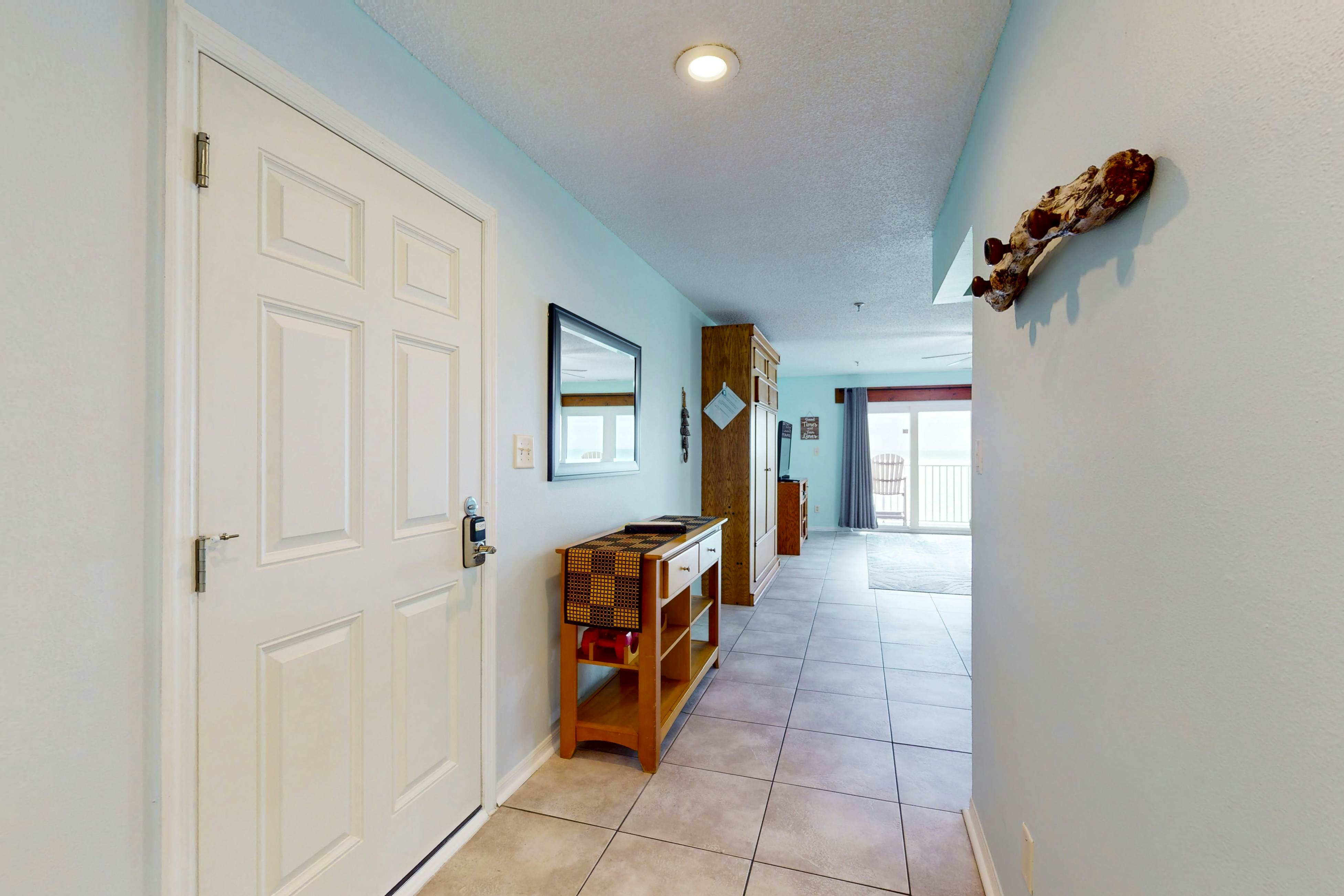 Top-floor, beachfront condo with Gulf views, balcony, pool, hot tub & bocce