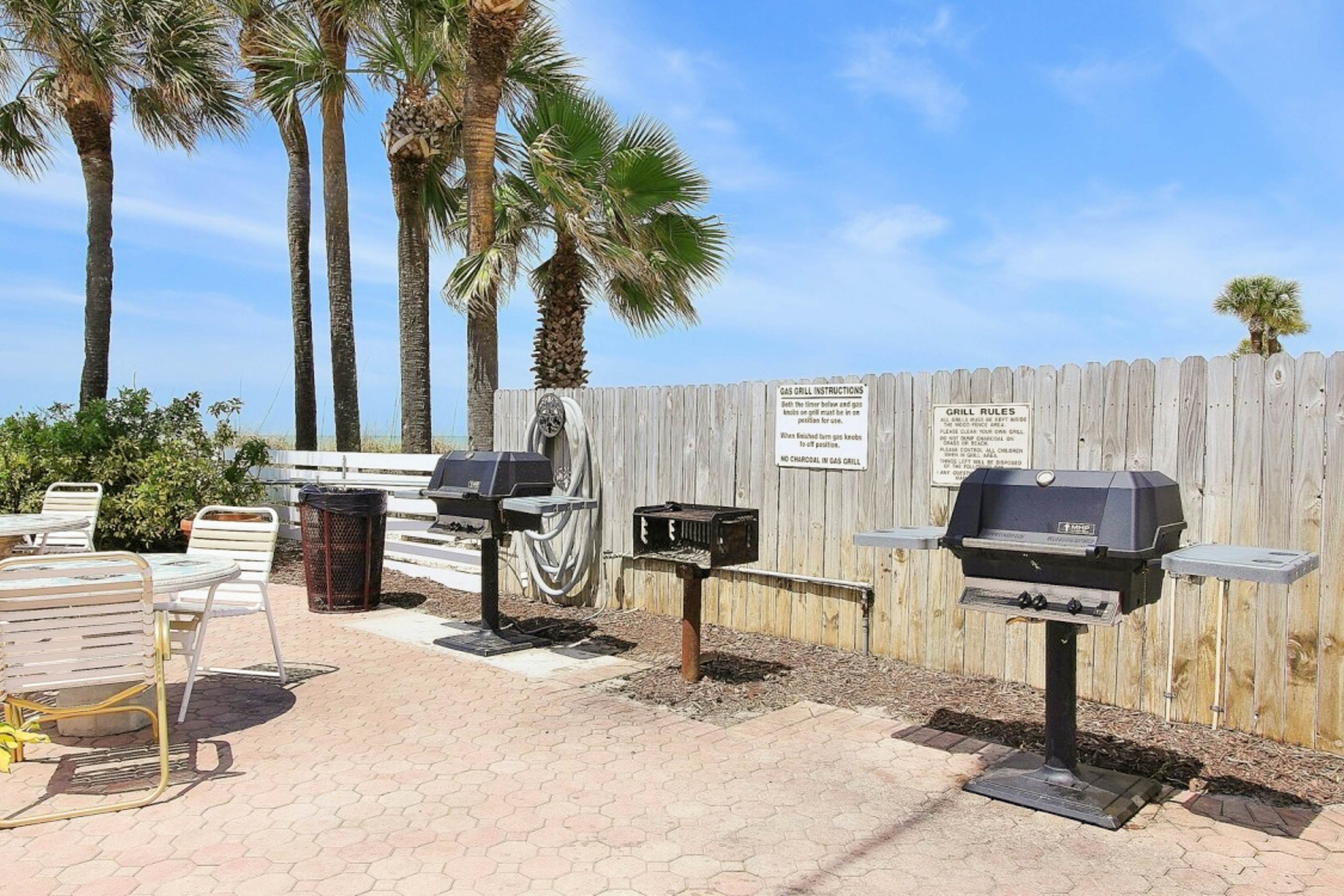 Top-floor, beachfront condo with Gulf views, balcony, pool, hot tub & bocce