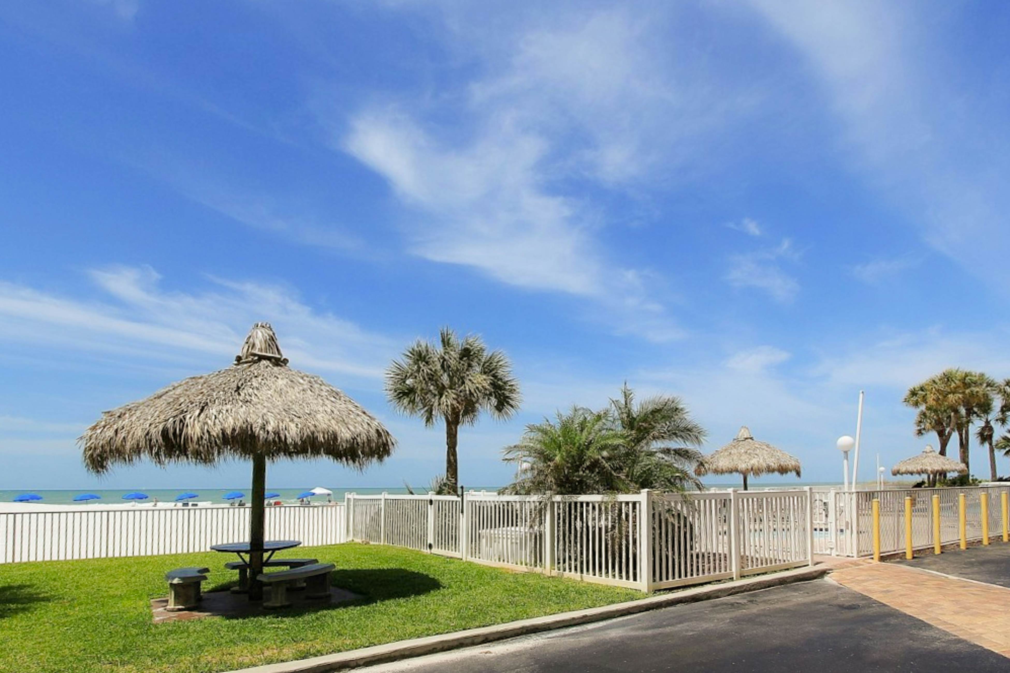 Top-floor, beachfront condo with Gulf views, balcony, pool, hot tub & bocce
