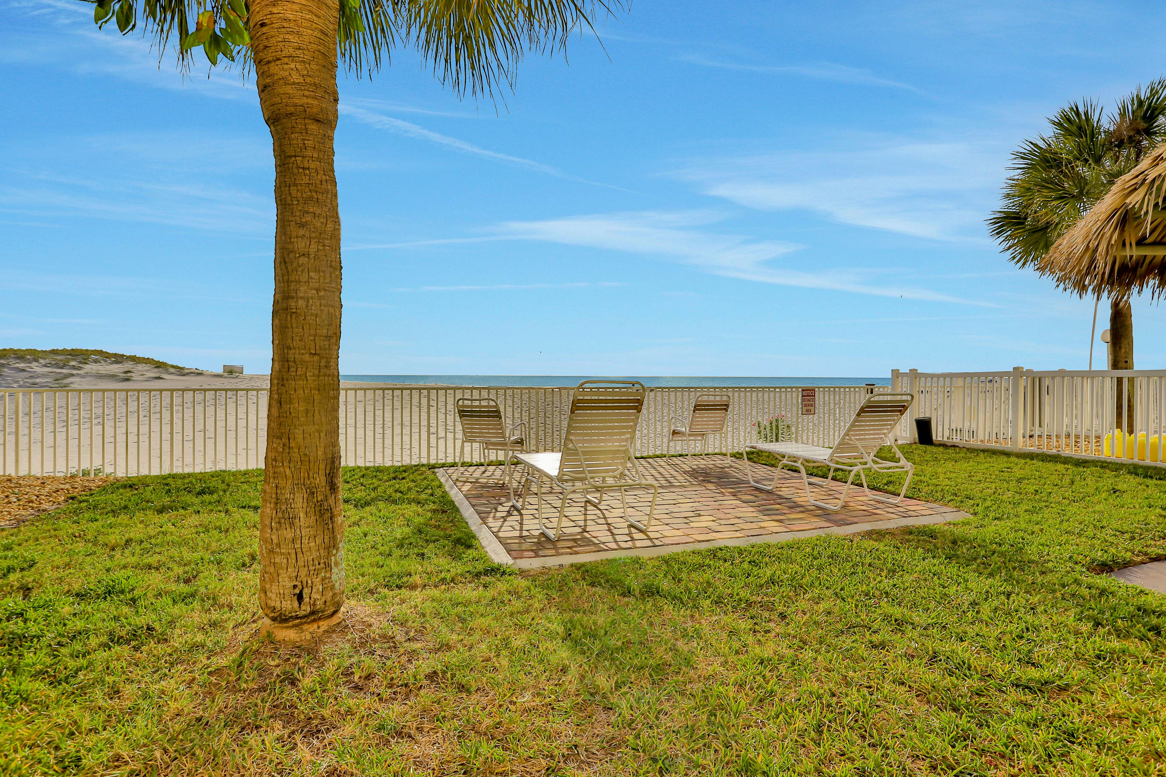 Top-floor, beachfront condo with Gulf views, balcony, pool, hot tub & bocce