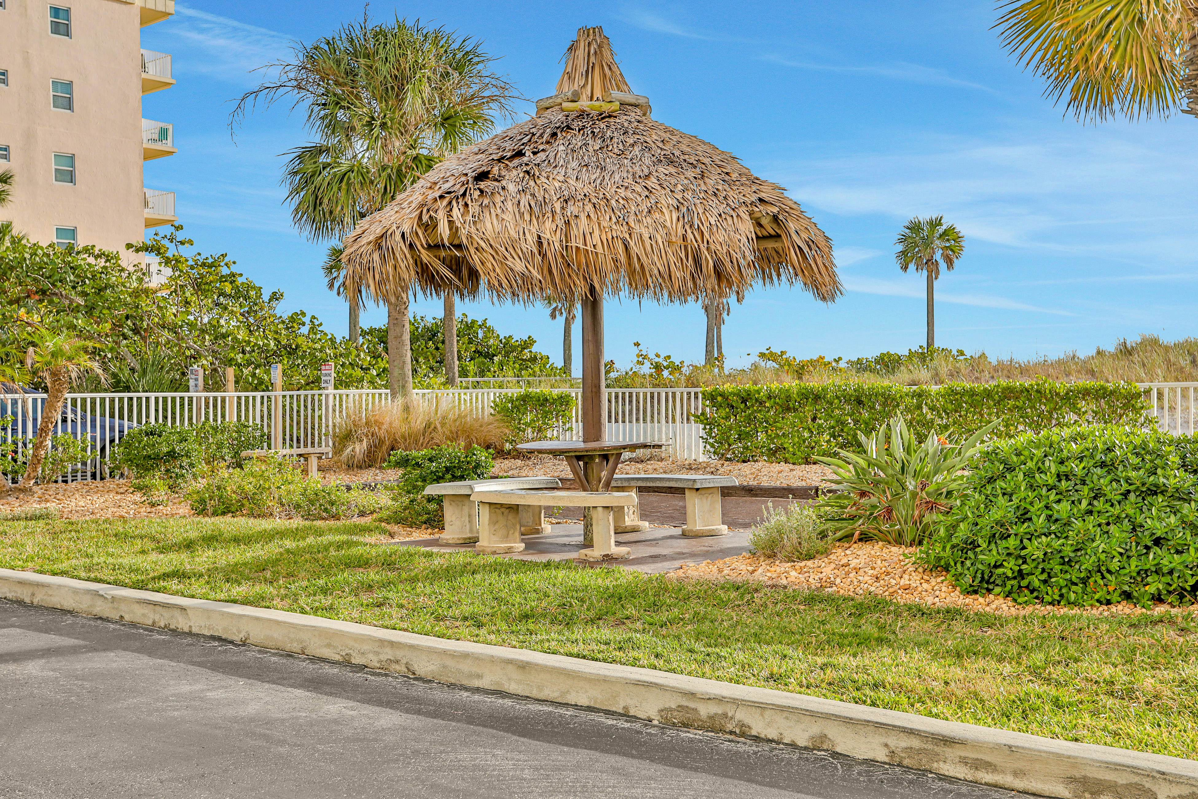 Top-floor, beachfront condo with Gulf views, balcony, pool, hot tub & bocce