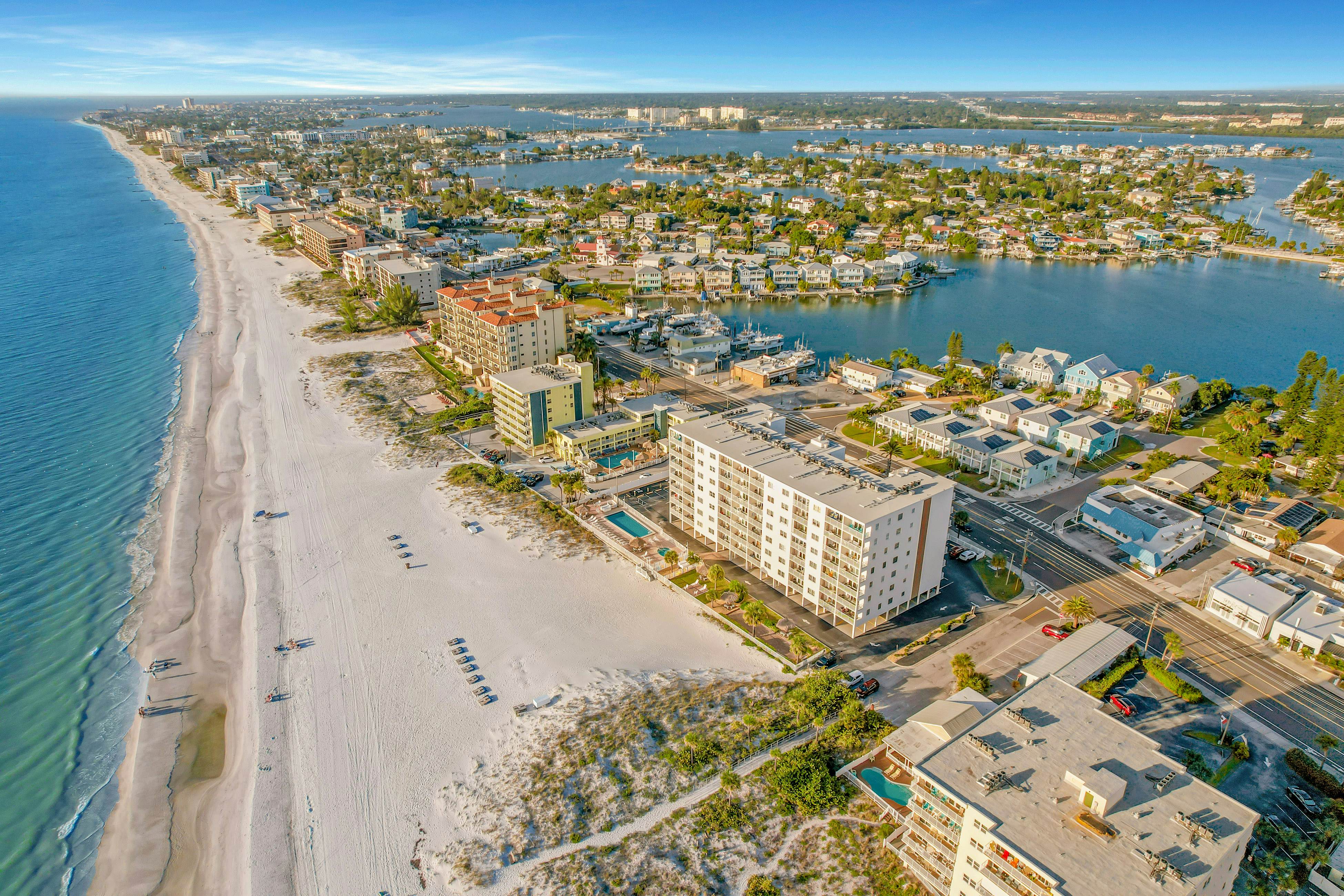 Top-floor, beachfront condo with Gulf views, balcony, pool, hot tub & bocce