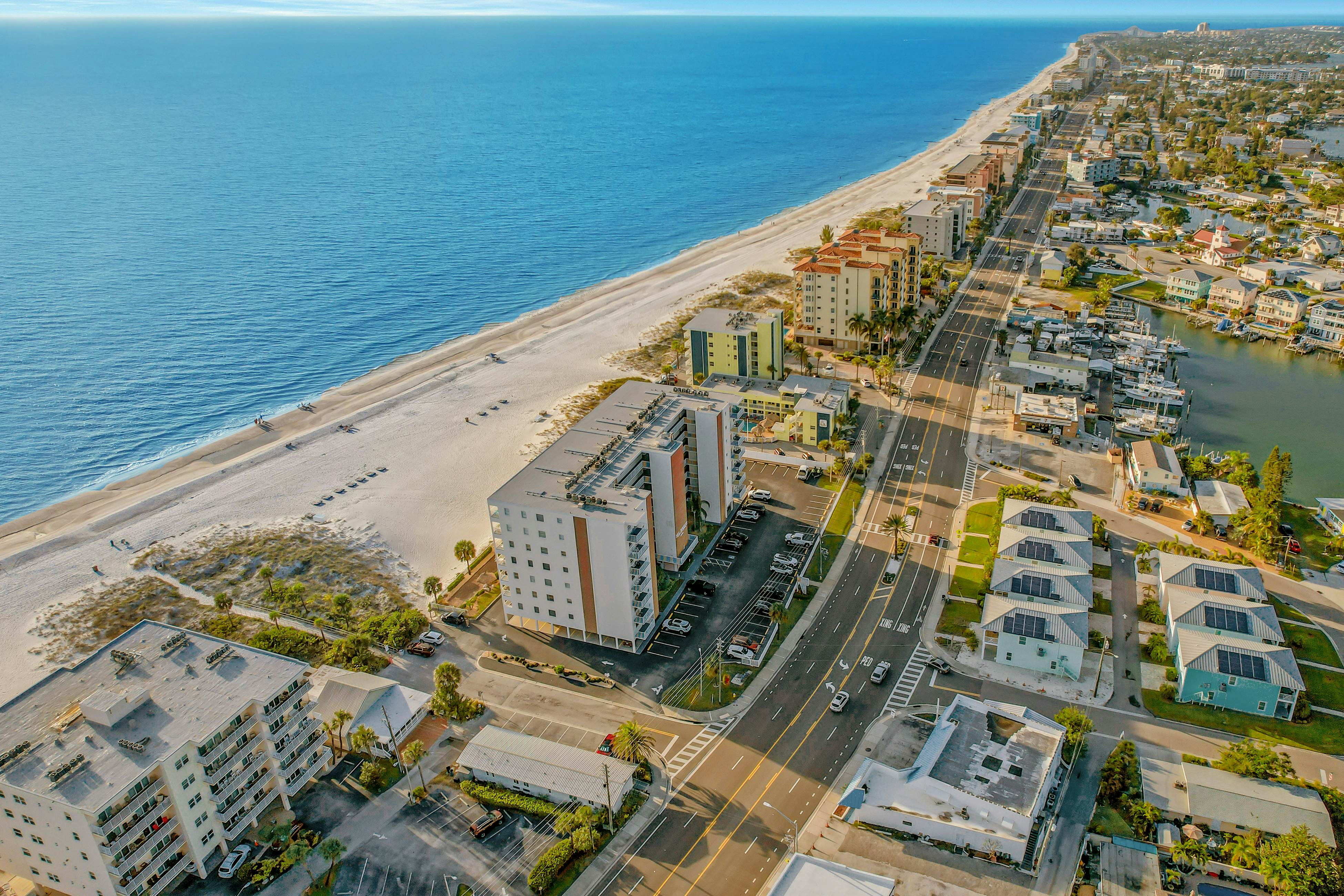 Top-floor, beachfront condo with Gulf views, balcony, pool, hot tub & bocce