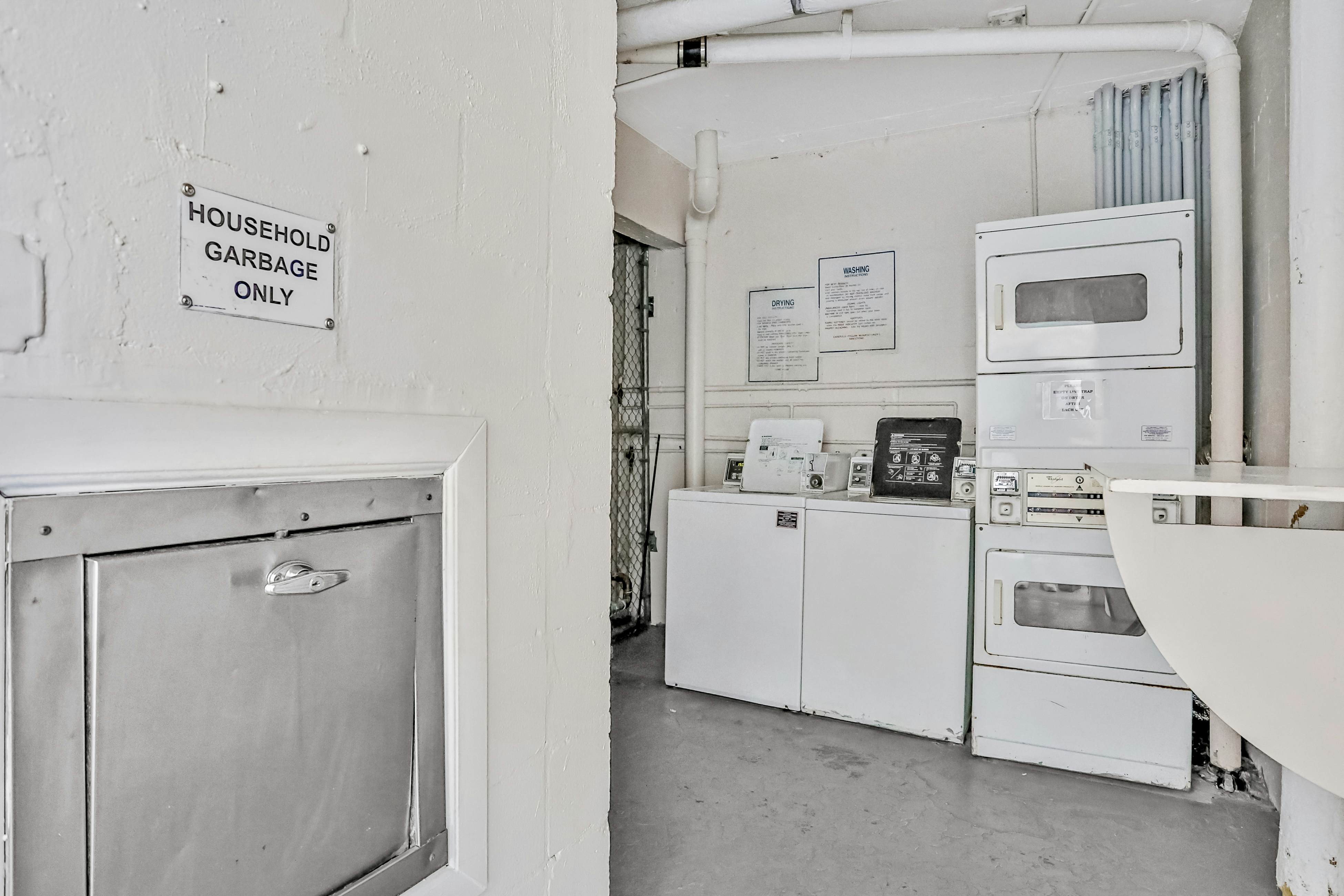 Top-floor, beachfront condo with Gulf views, balcony, pool, hot tub & bocce