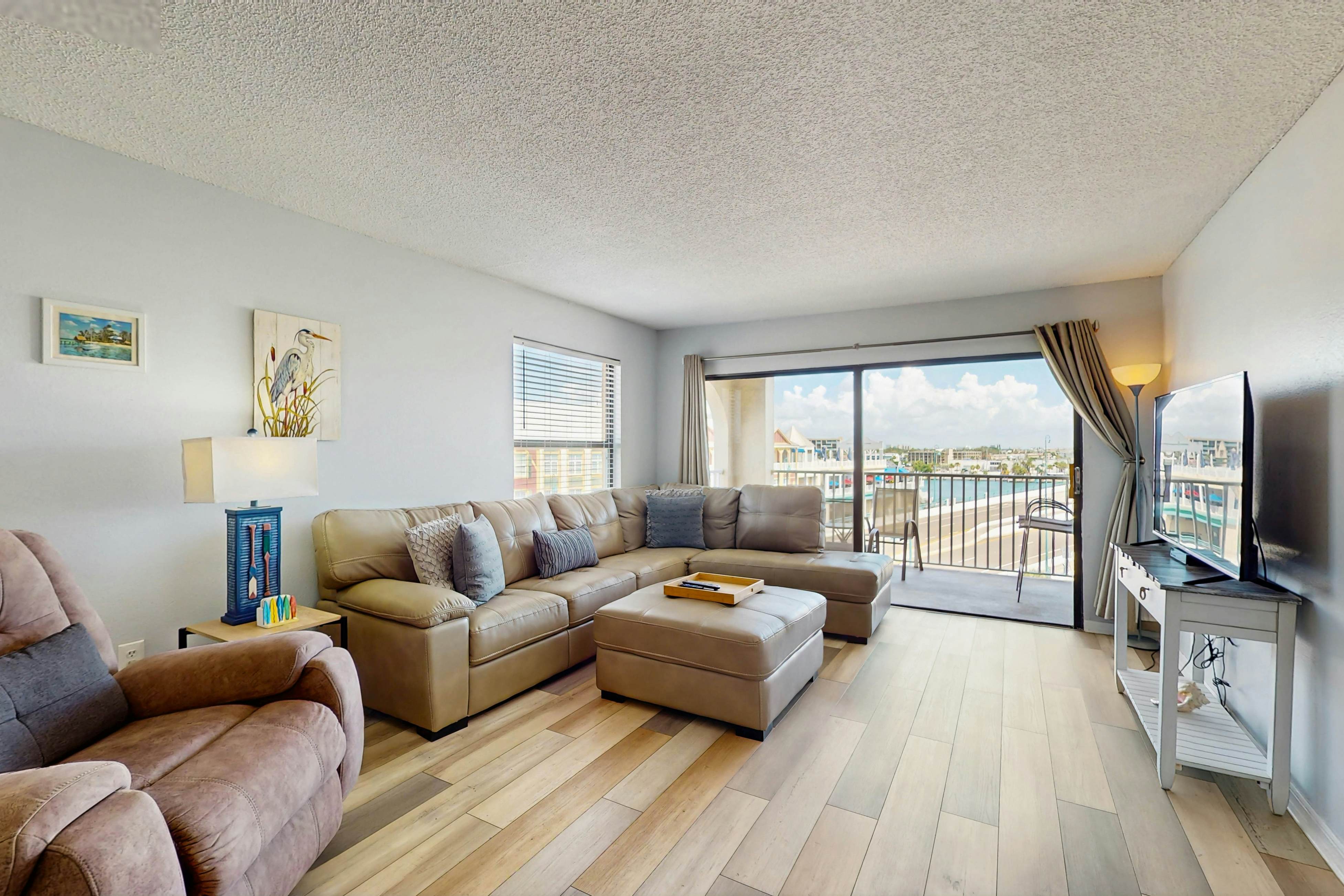 Newly renovated condo w/private balcony, gas grill, & on-site heated pool, AC