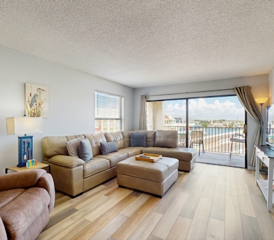 Newly renovated condo w private balcony gas grill and on site heated pool AC