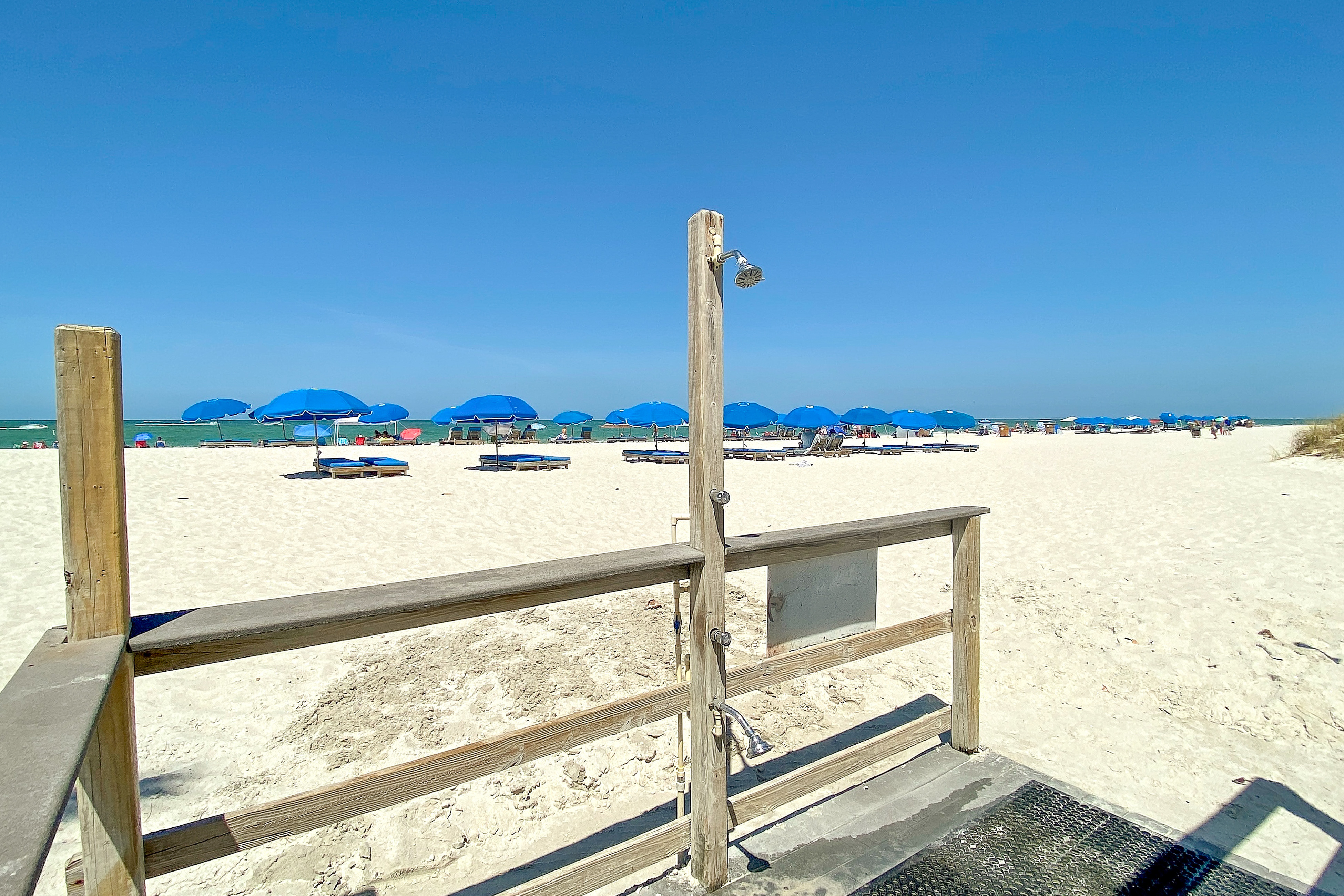 Newly renovated condo w private balcony gas grill and on site heated pool AC