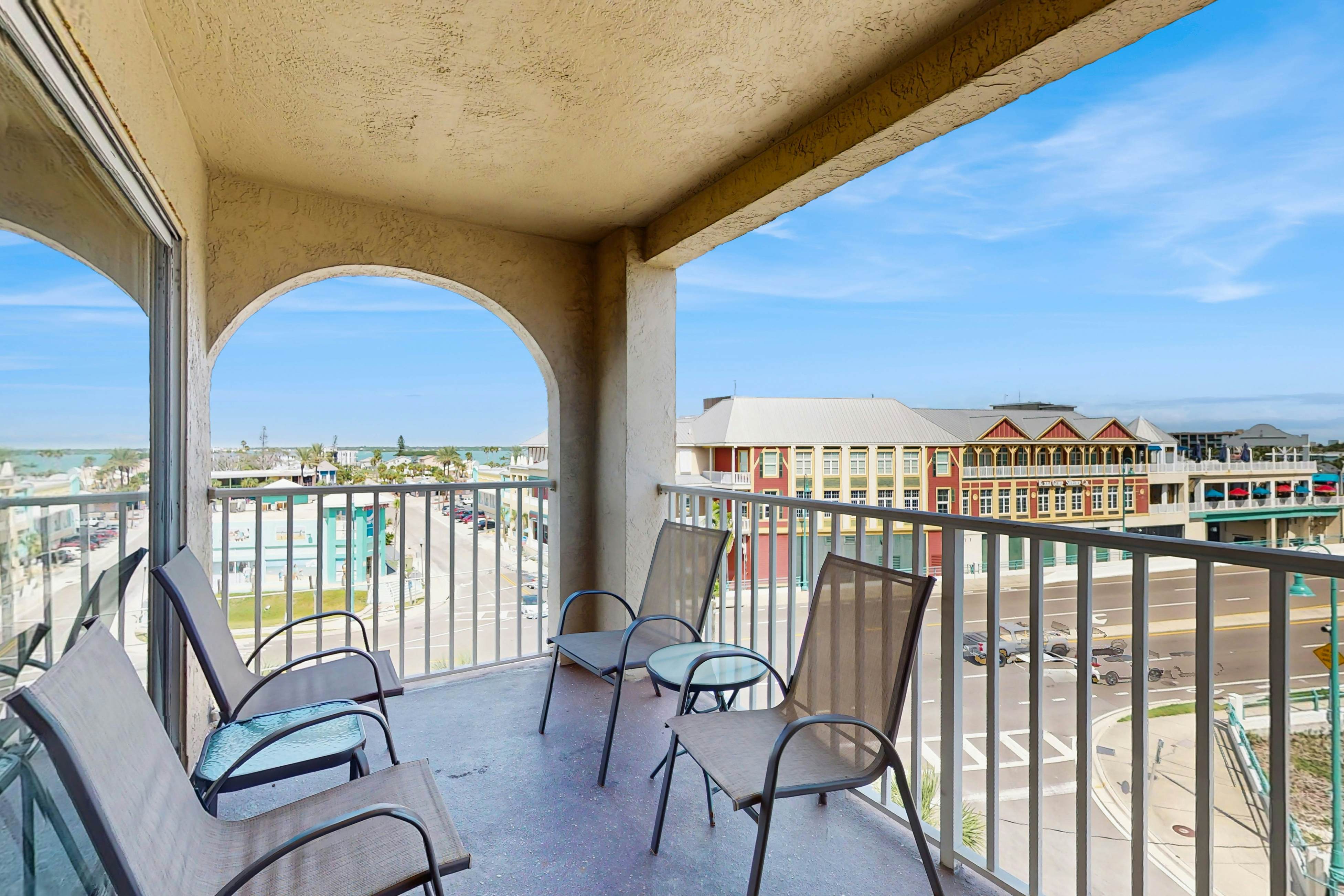 Newly renovated condo w/private balcony, gas grill, & on-site heated pool, AC