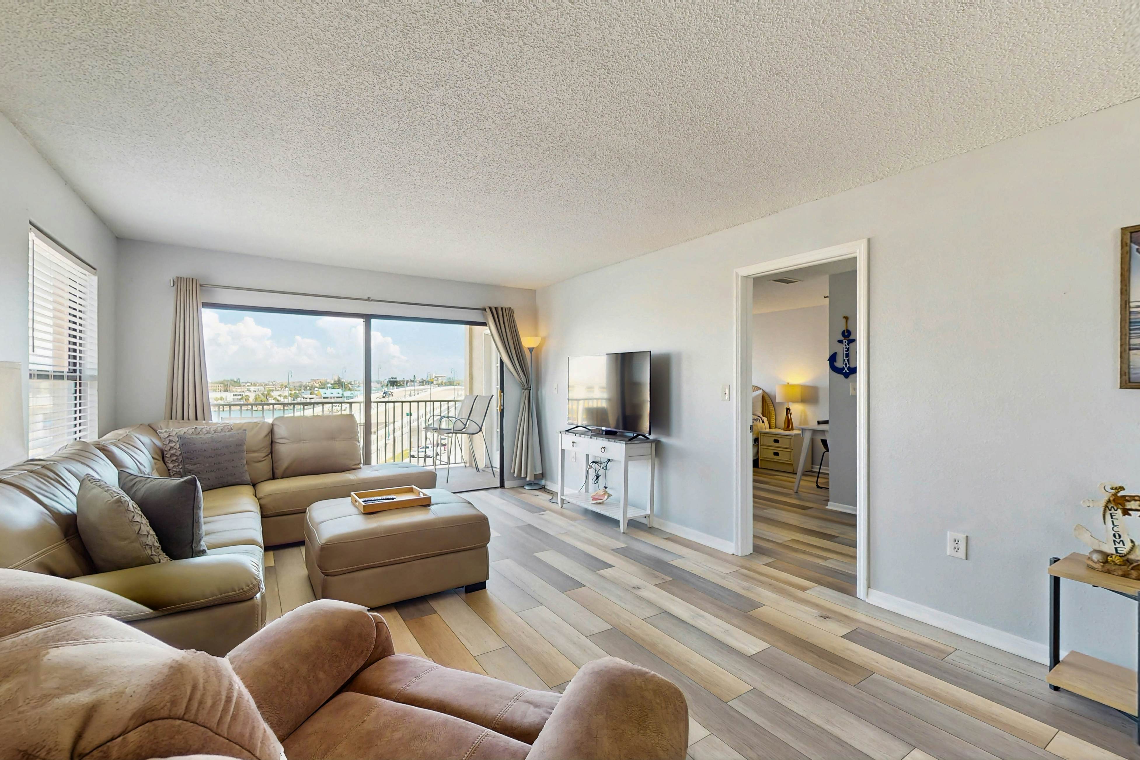 Newly renovated condo w/private balcony, gas grill, & on-site heated pool, AC