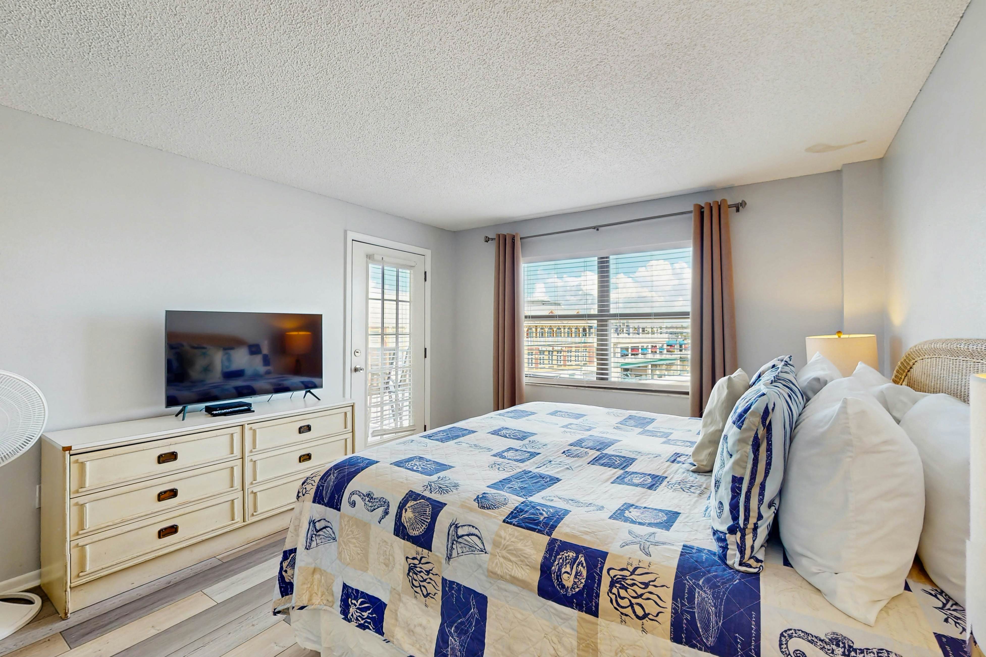 Newly renovated condo w/private balcony, gas grill, & on-site heated pool, AC