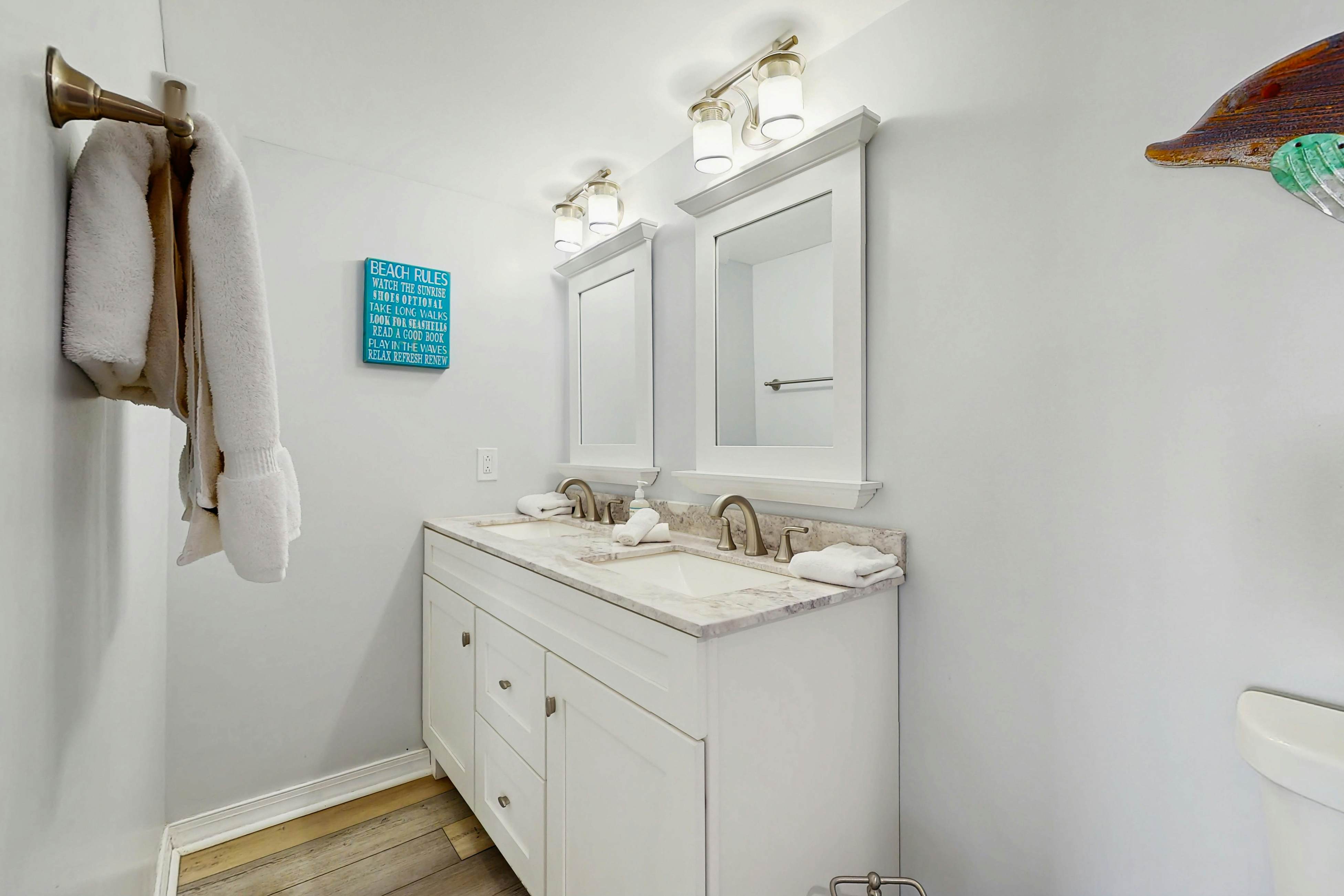 Newly renovated condo w/private balcony, gas grill, & on-site heated pool, AC