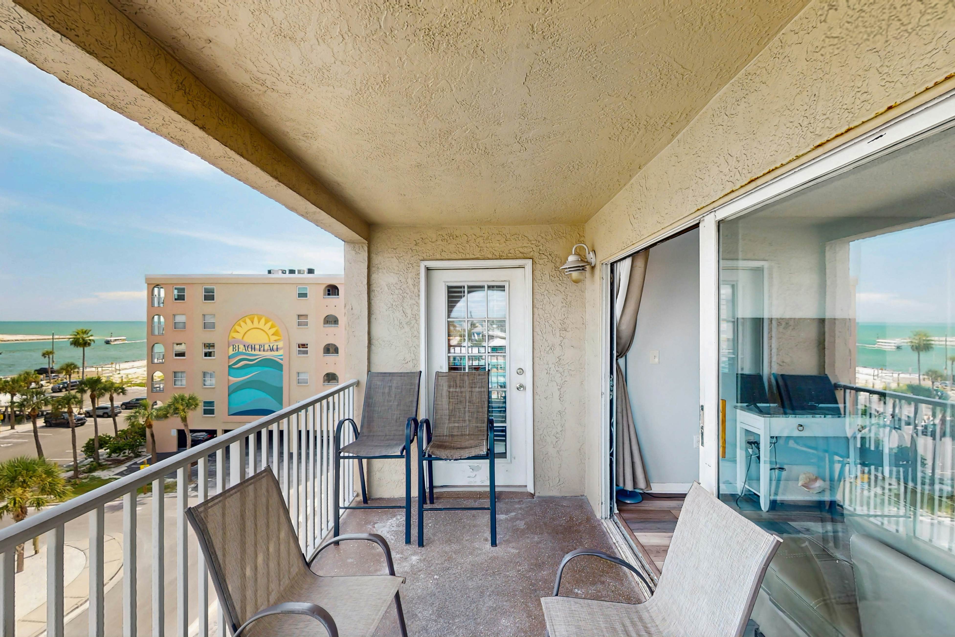 Newly renovated condo w/private balcony, gas grill, & on-site heated pool, AC