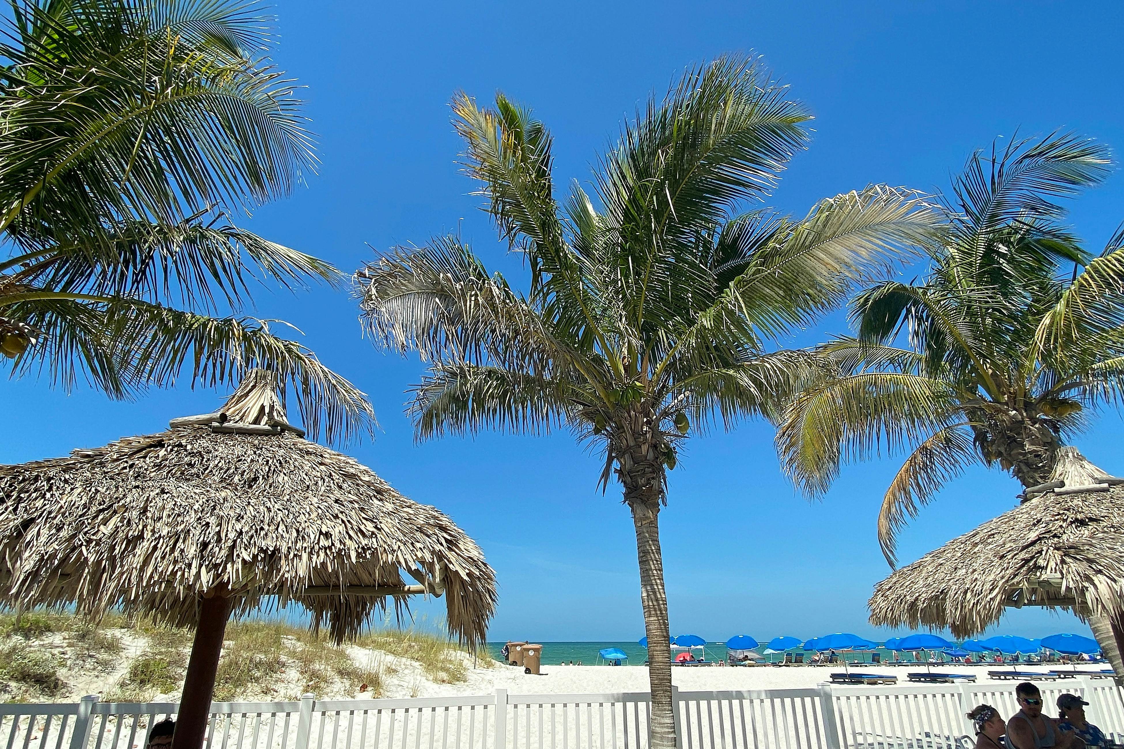 Newly renovated condo w/private balcony, gas grill, & on-site heated pool, AC