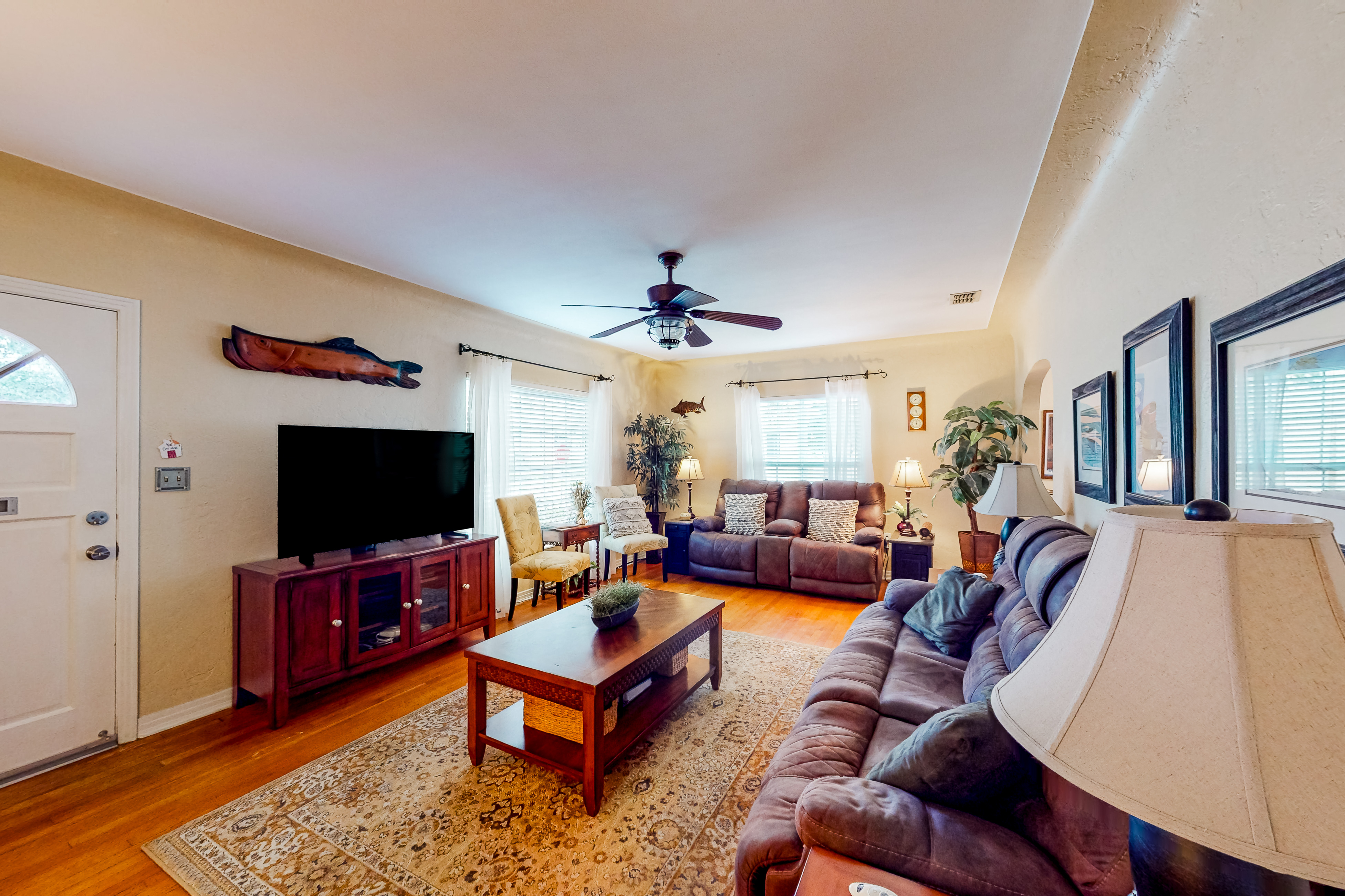 Charming cottage with patio and WD walk to the Bay Bay and North Shore Park