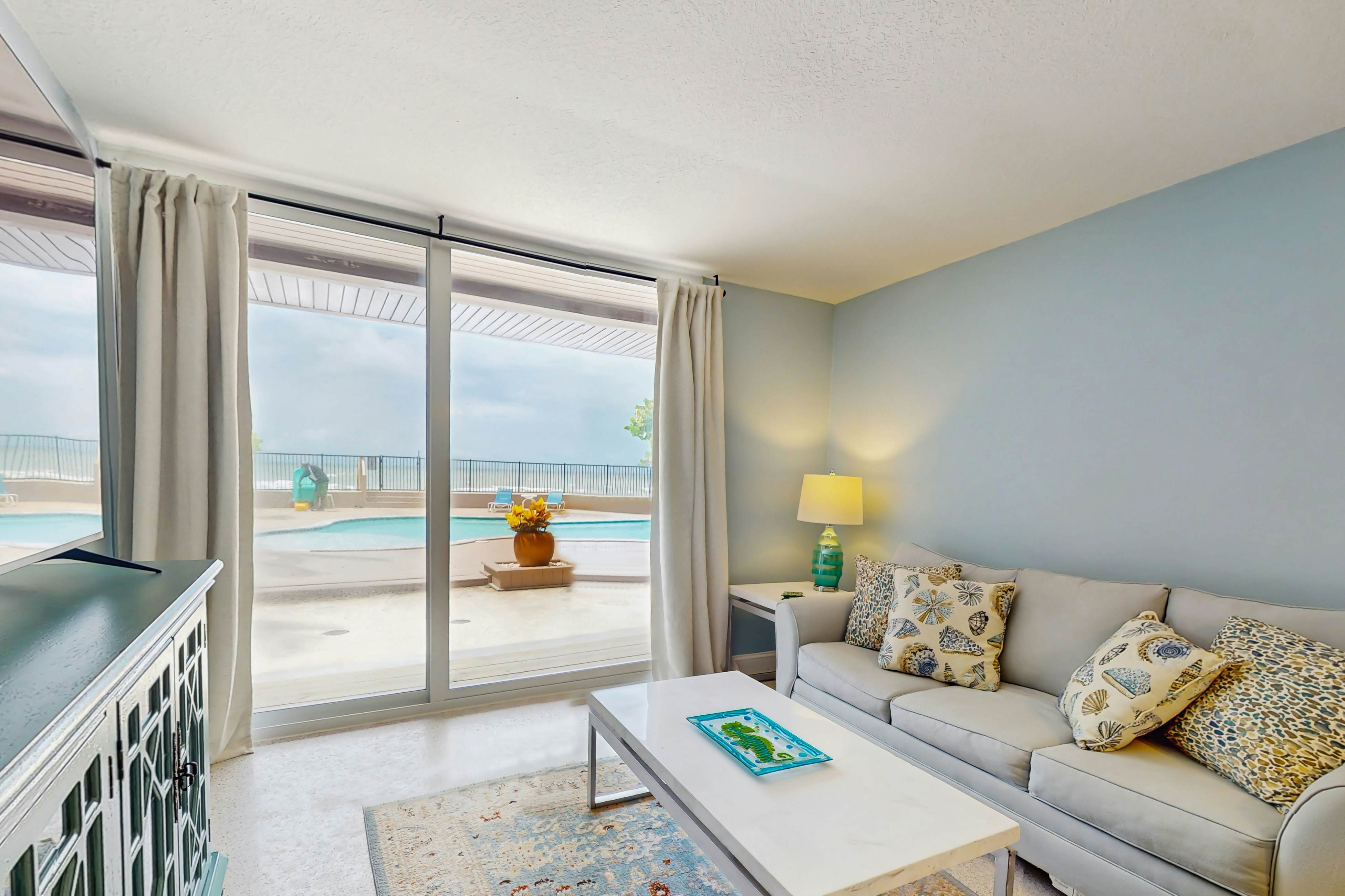 1st-floor, beachfront condo with 2 kayaks & outdoor pool - dog-friendly