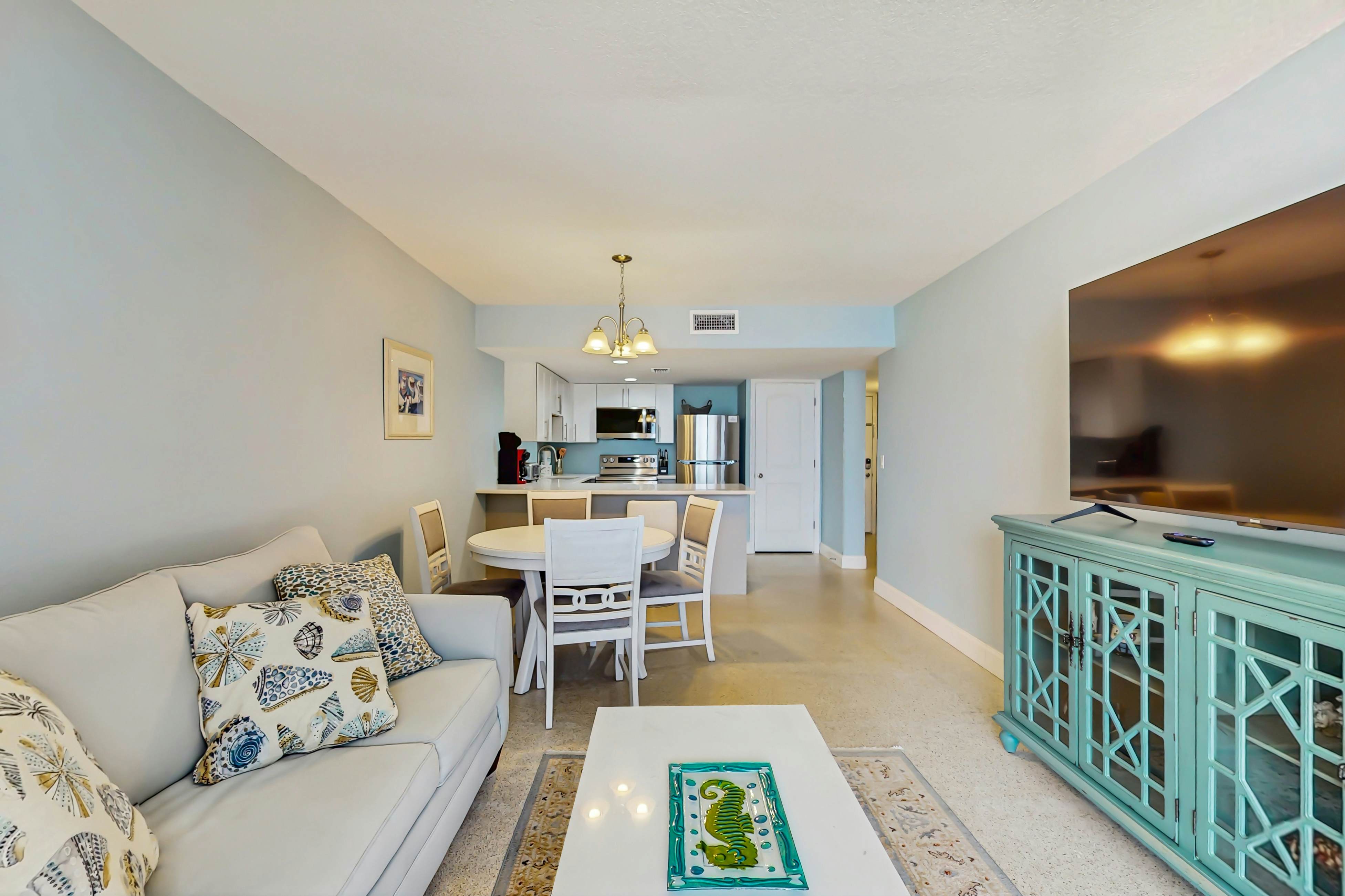 1st-floor, beachfront condo with 2 kayaks & outdoor pool - dog-friendly