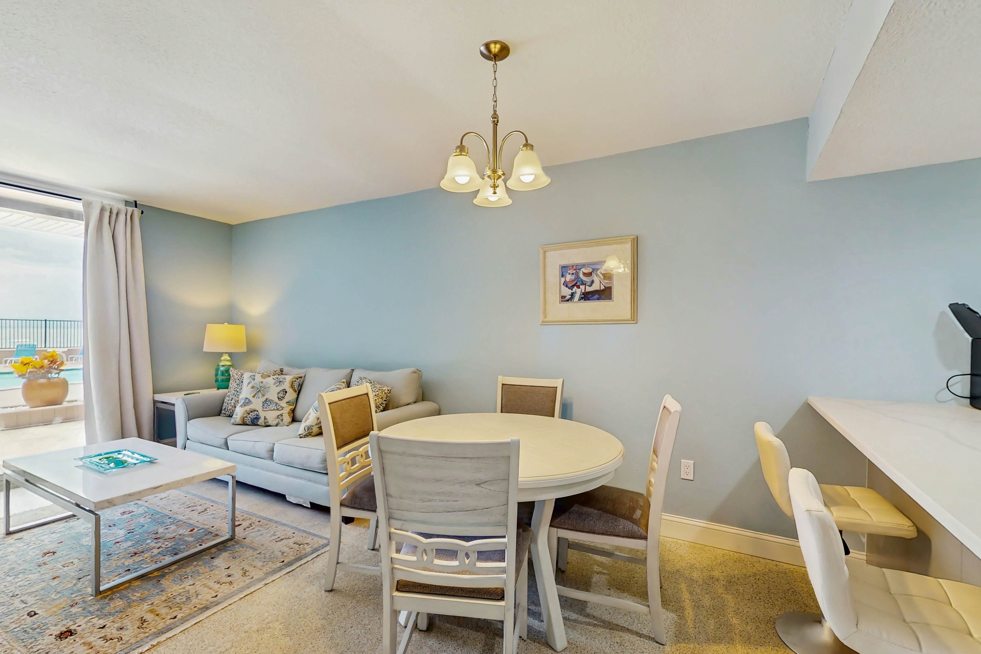 1st-floor, beachfront condo with 2 kayaks & outdoor pool - dog-friendly