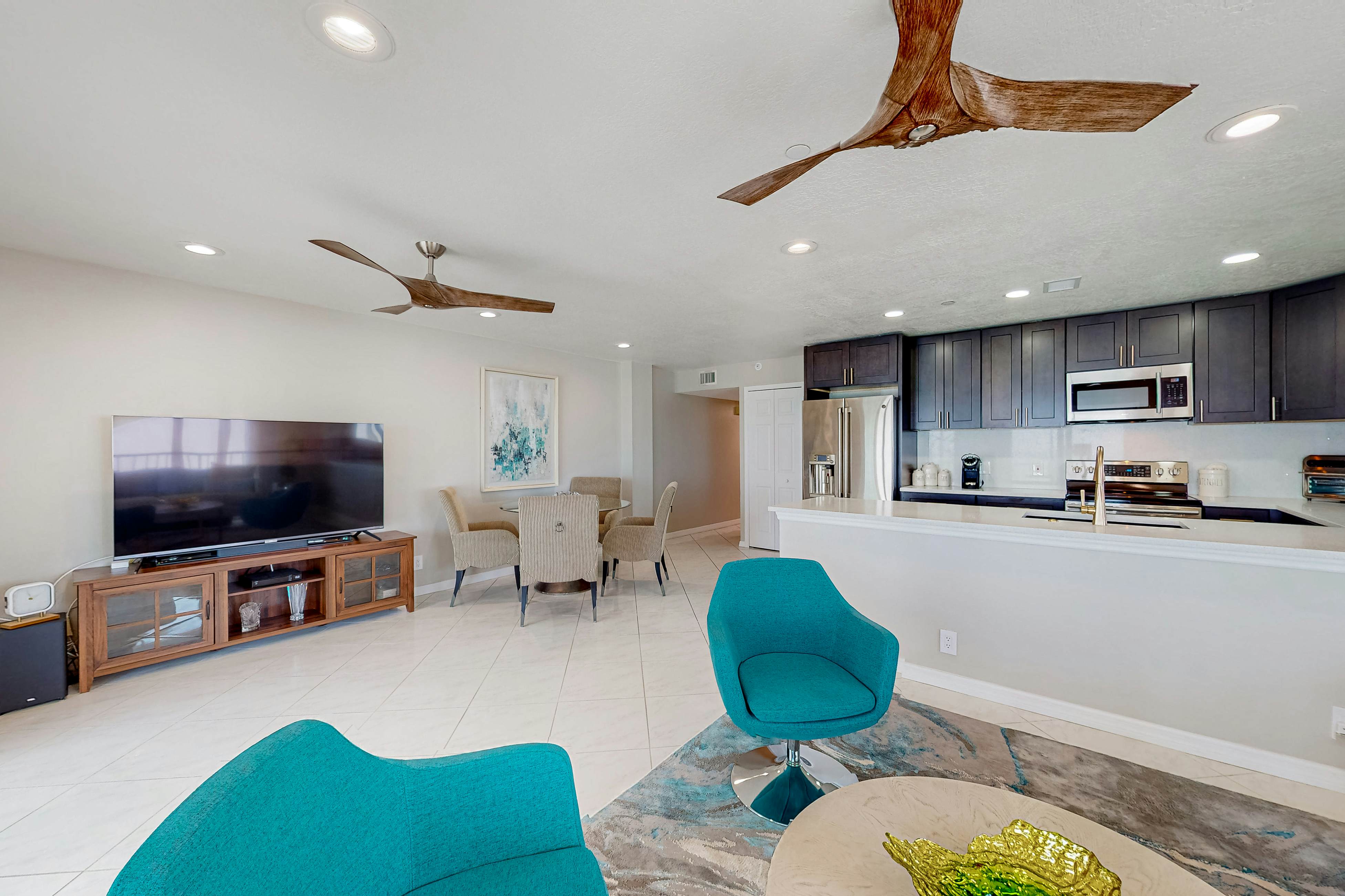 Arena de Madeira, Unit 301 | Condo in Madeira Beach steps from the sand