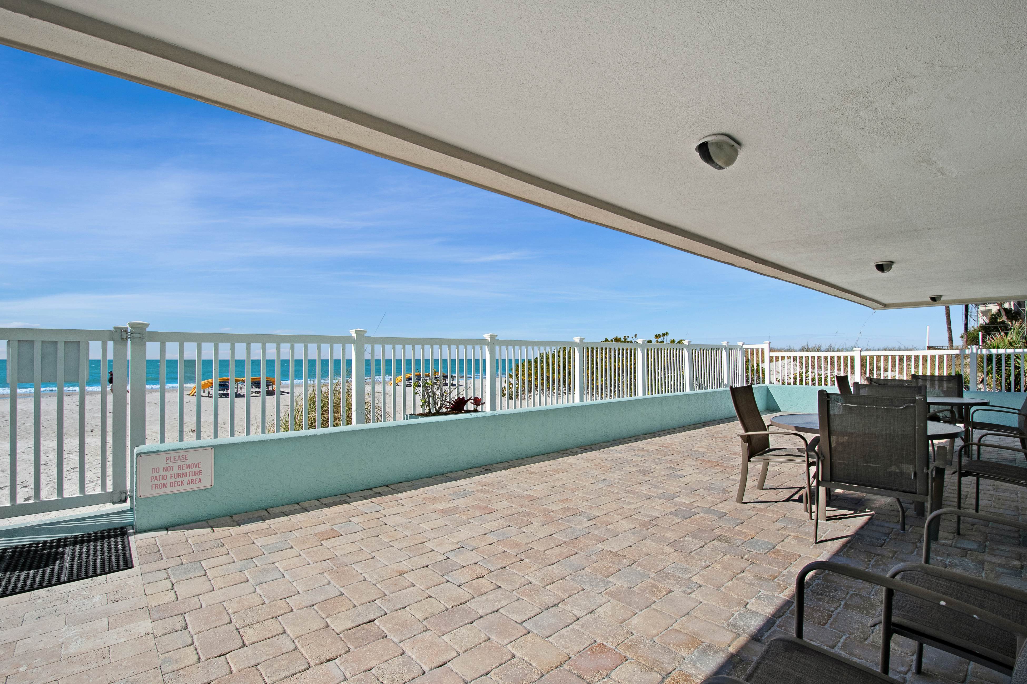 Arena de Madeira, Unit 301 | Condo in Madeira Beach steps from the sand