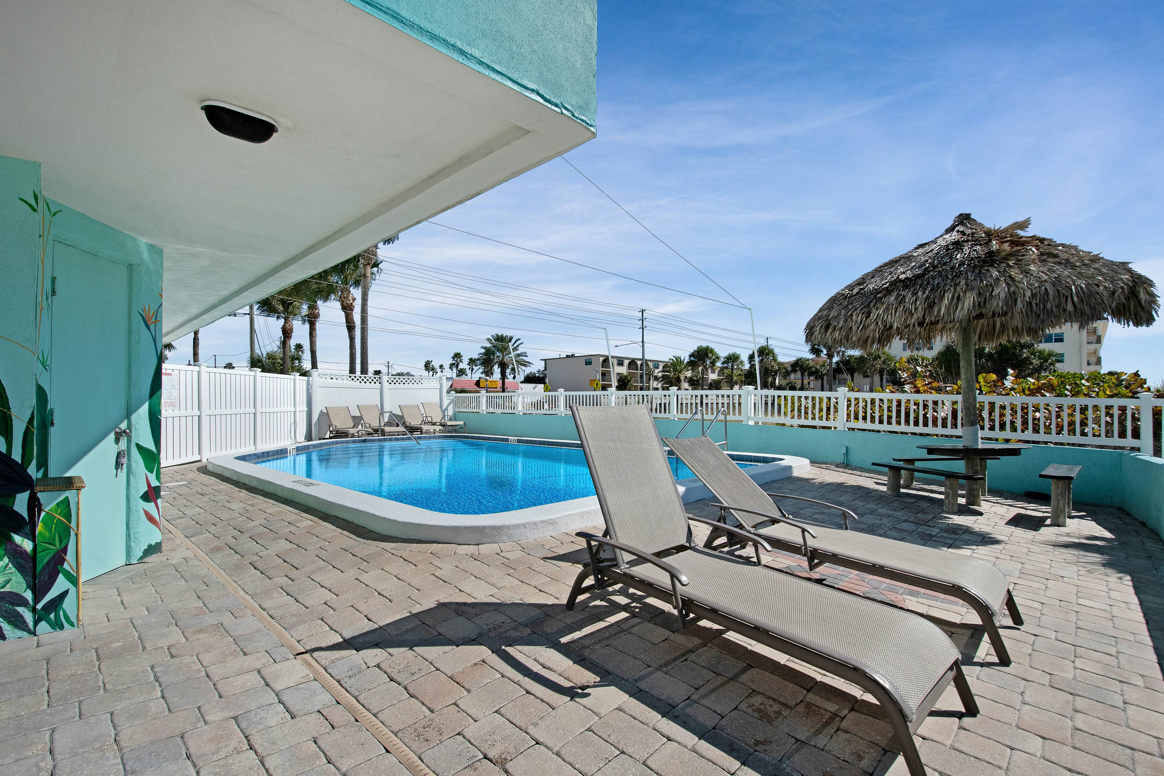 Arena de Madeira, Unit 301 | Condo in Madeira Beach steps from the sand