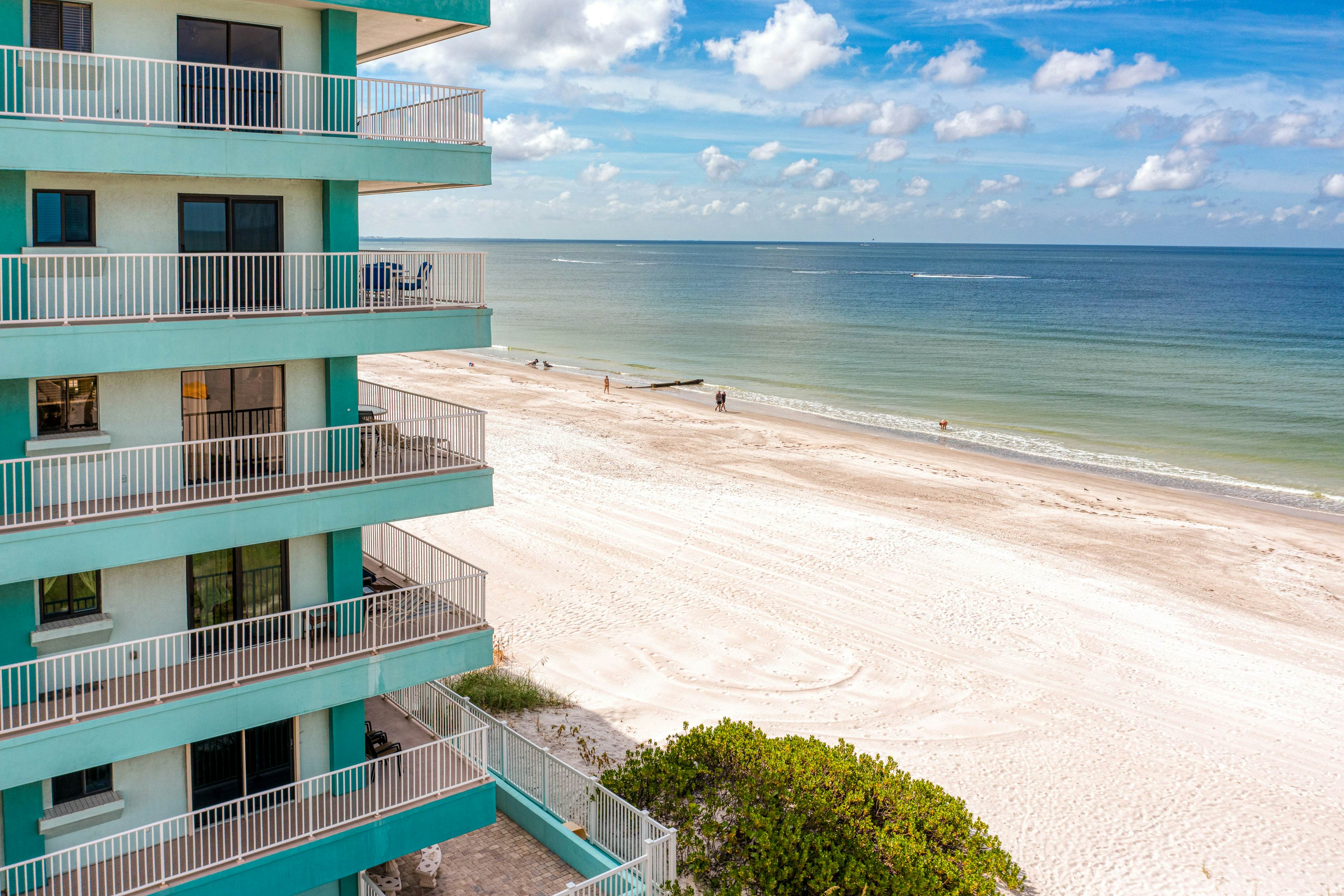 Arena de Madeira, Unit 301 | Condo in Madeira Beach steps from the sand