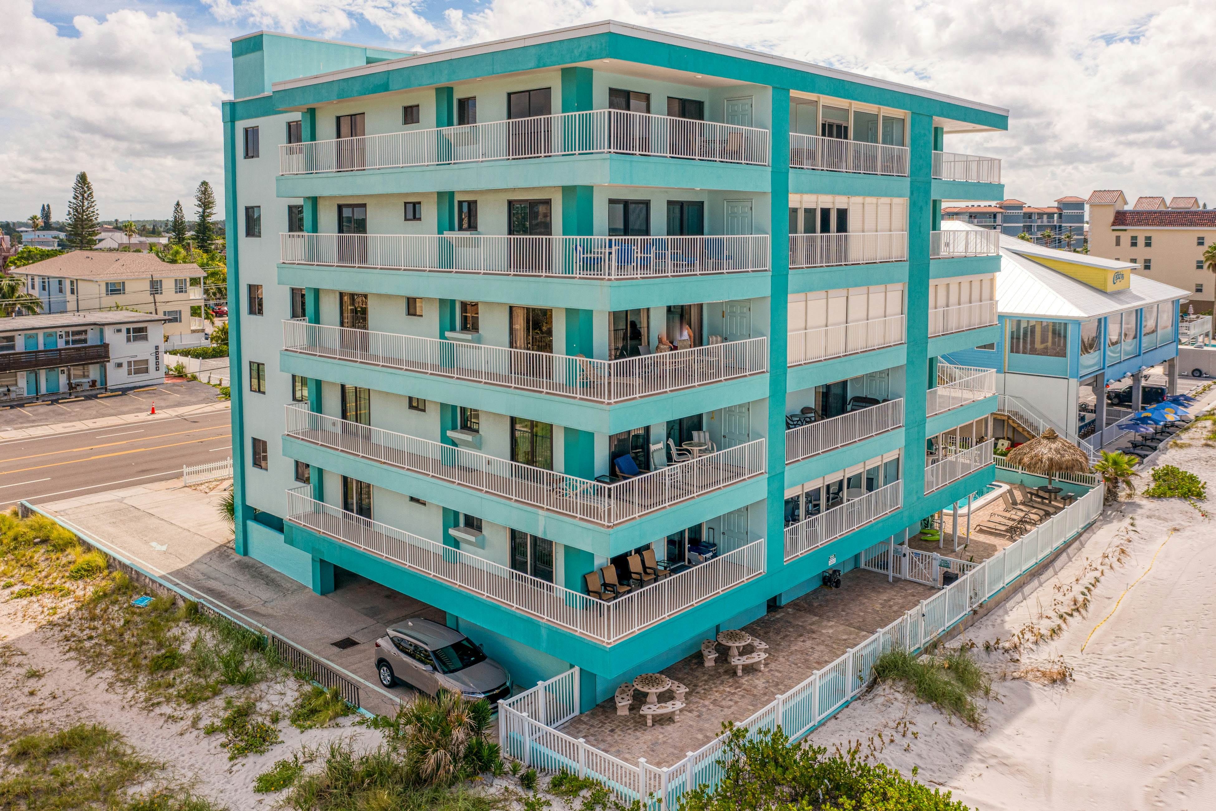 Arena de Madeira, Unit 301 | Condo in Madeira Beach steps from the sand