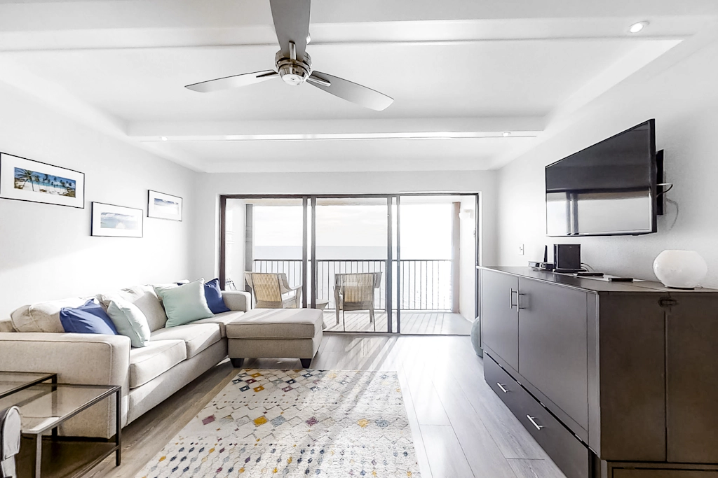 Fun and Bright Beachfront Condo W Shared Pool Pool Spa Gulf View and Free WiFi