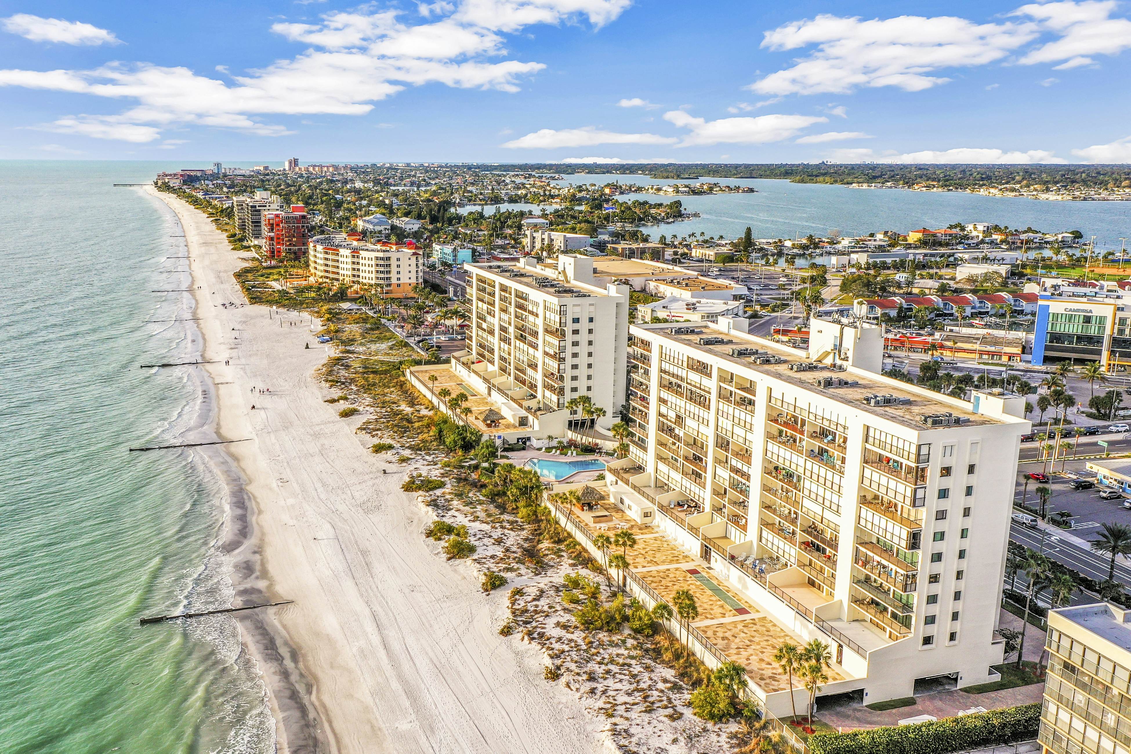 Fun & Bright Beachfront Condo W/ Shared Pool/Pool Spa, Gulf View, & Free WiFi