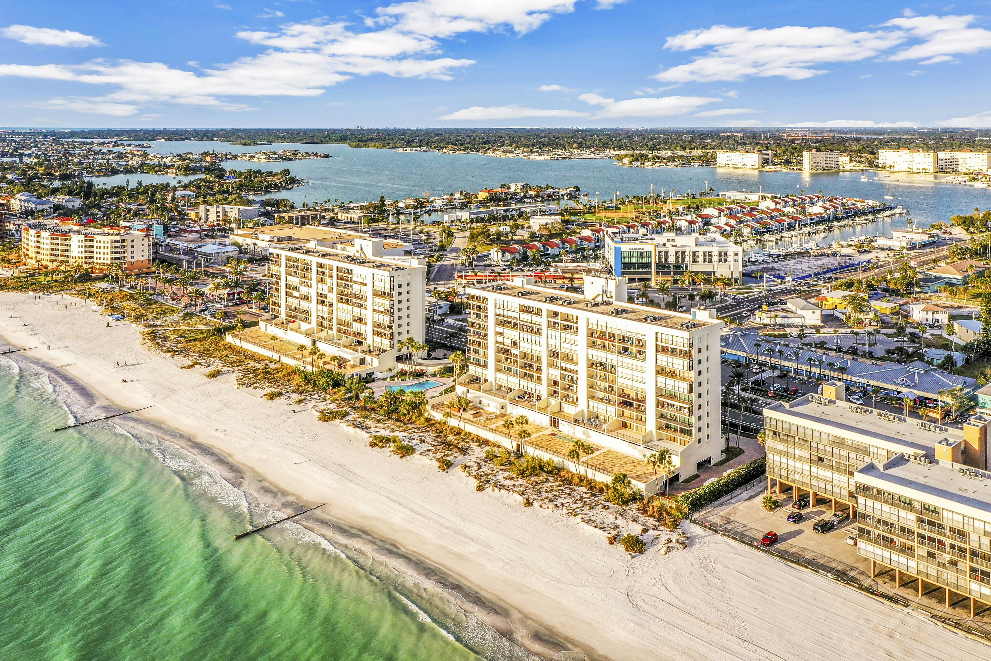 Fun & Bright Beachfront Condo W/ Shared Pool/Pool Spa, Gulf View, & Free WiFi