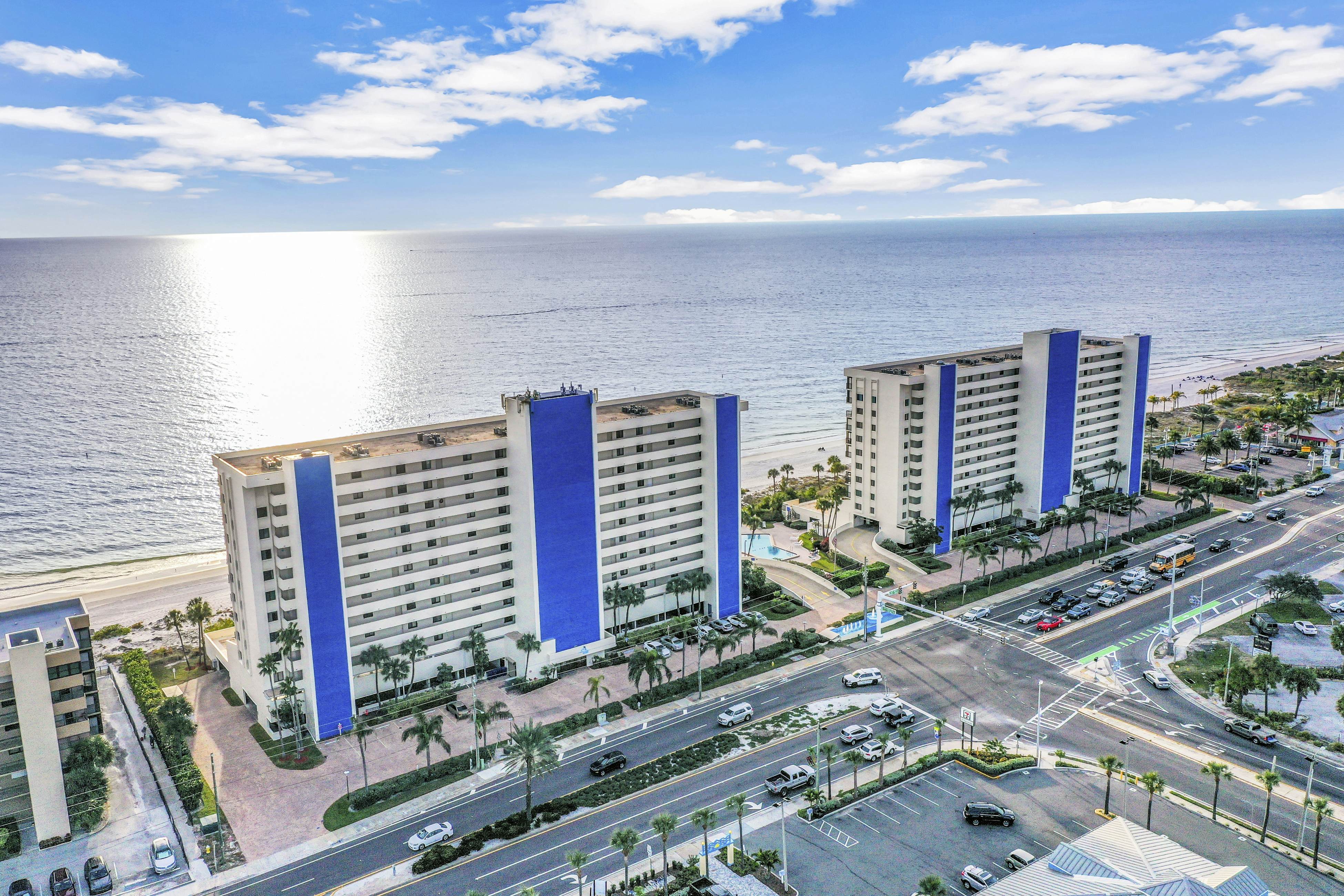 Fun & Bright Beachfront Condo W/ Shared Pool/Pool Spa, Gulf View, & Free WiFi