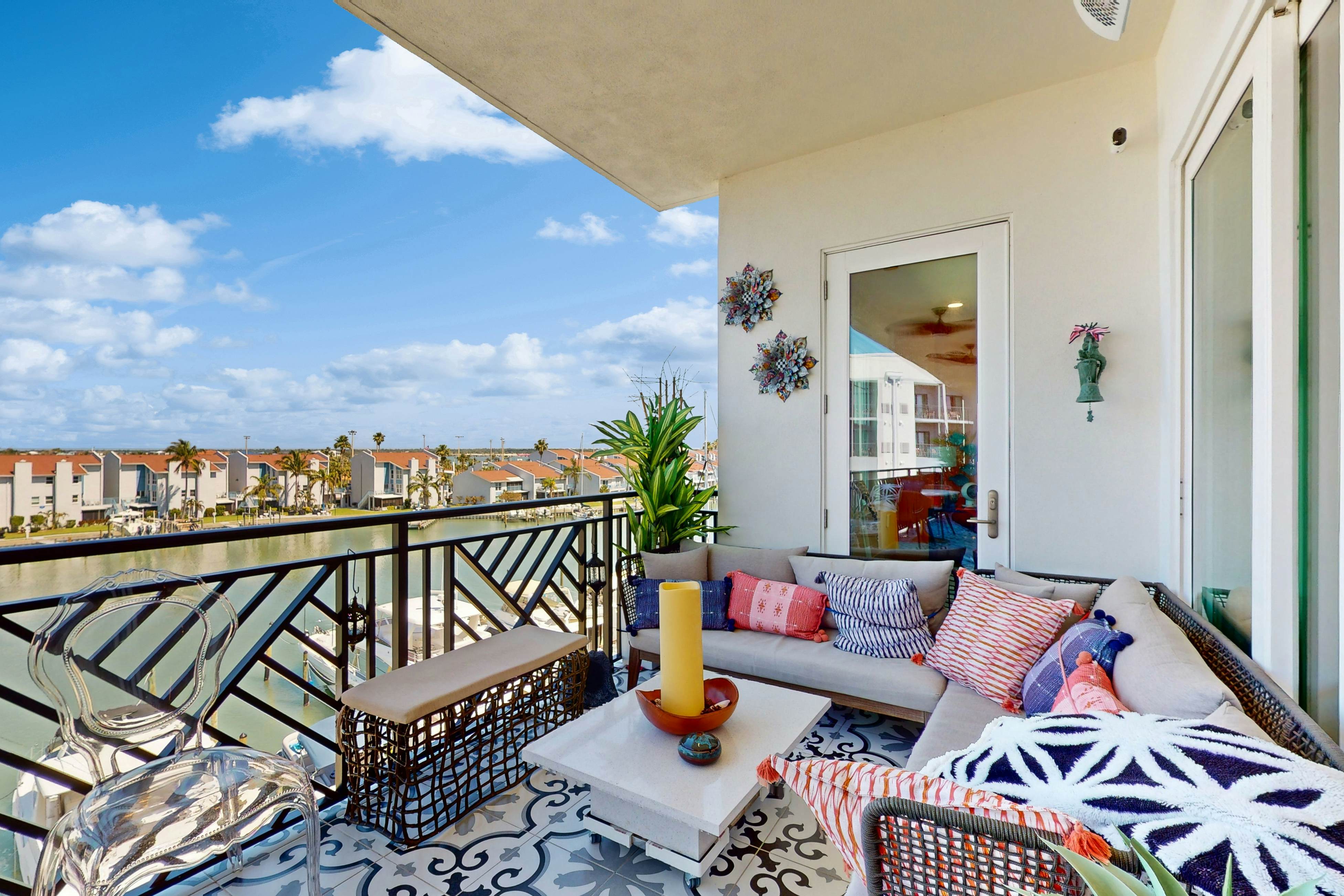 Island Luxury: Resort-Style Condo in Madeira Beach with Spectacular Views