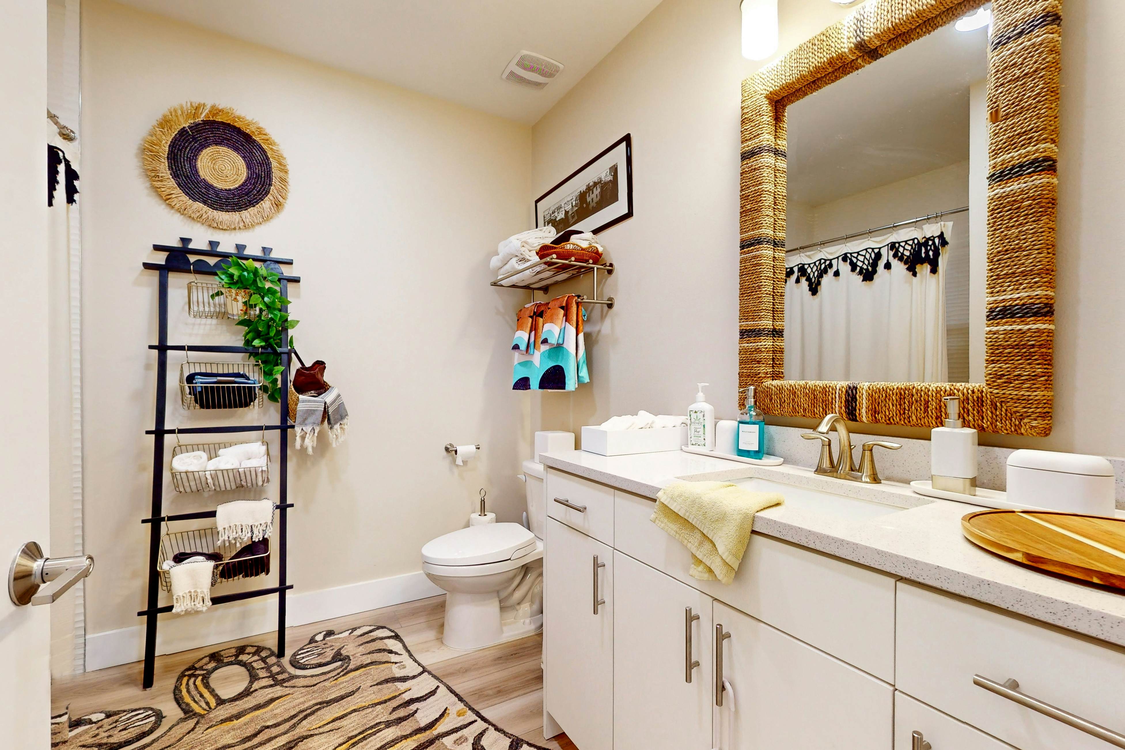 Island Luxury: Resort-Style Condo in Madeira Beach with Spectacular Views