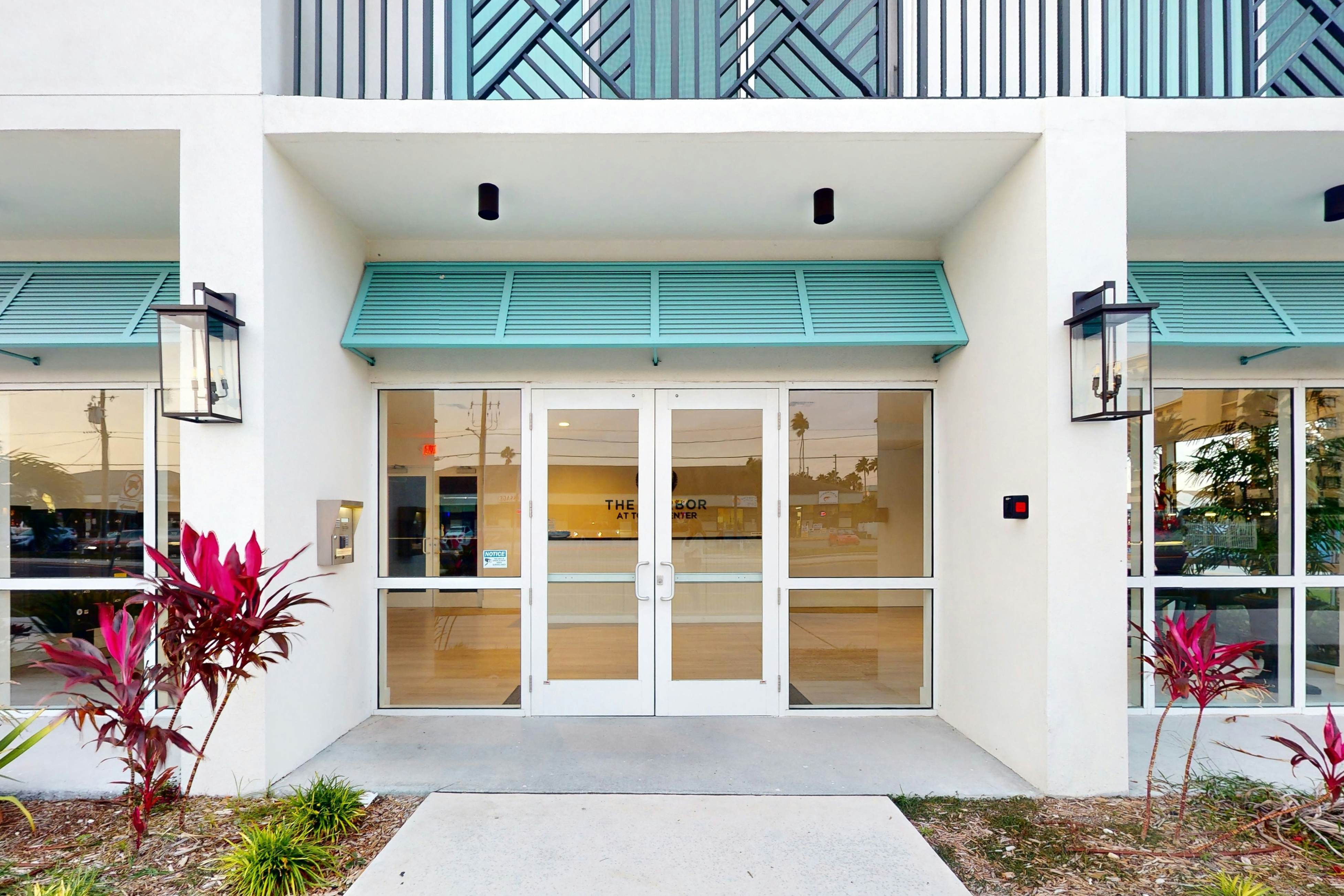 Island Luxury: Resort-Style Condo in Madeira Beach with Spectacular Views