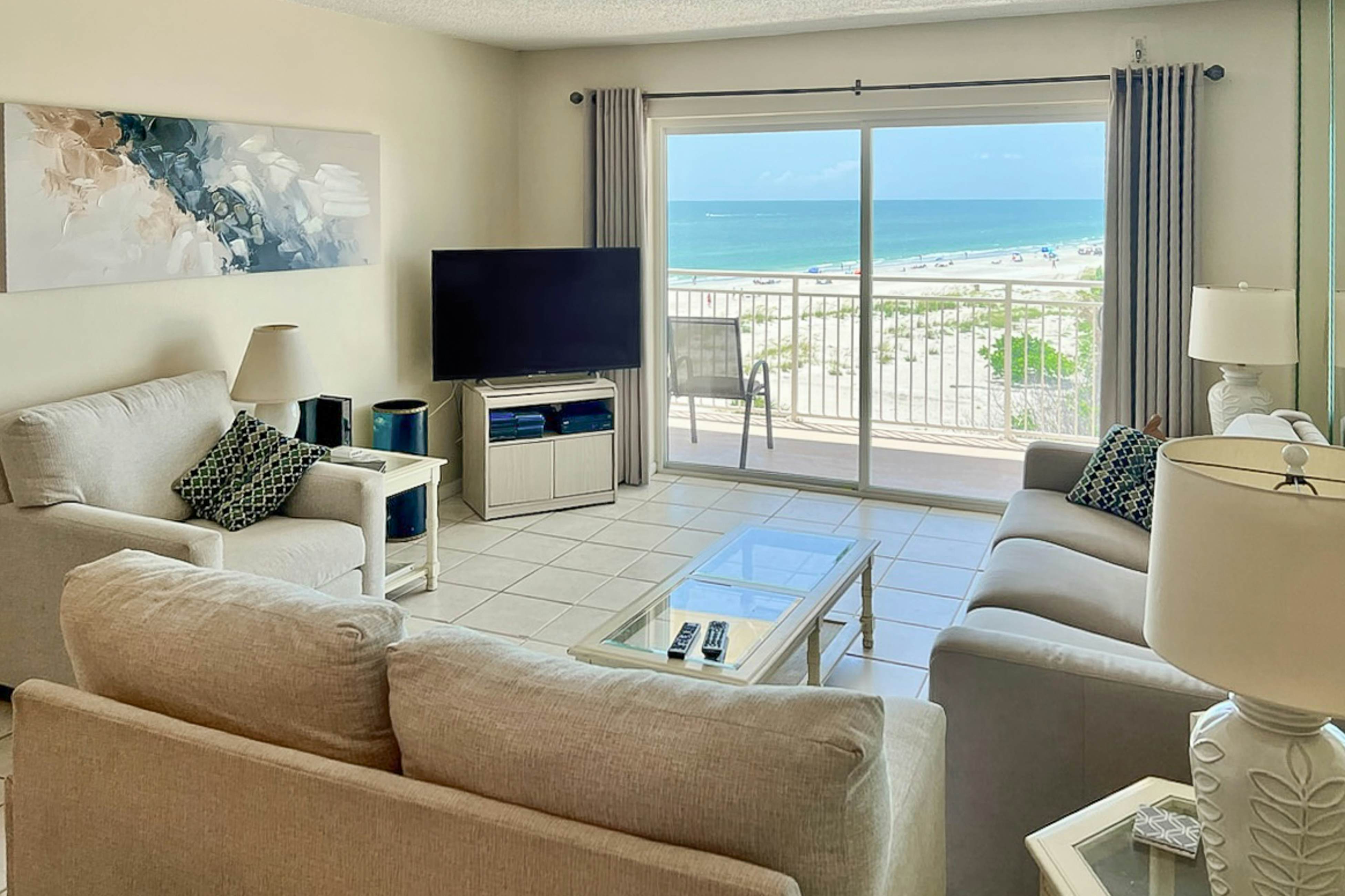 Gulf front with sunset views, heated pool, direct beach access, WIFI and WD