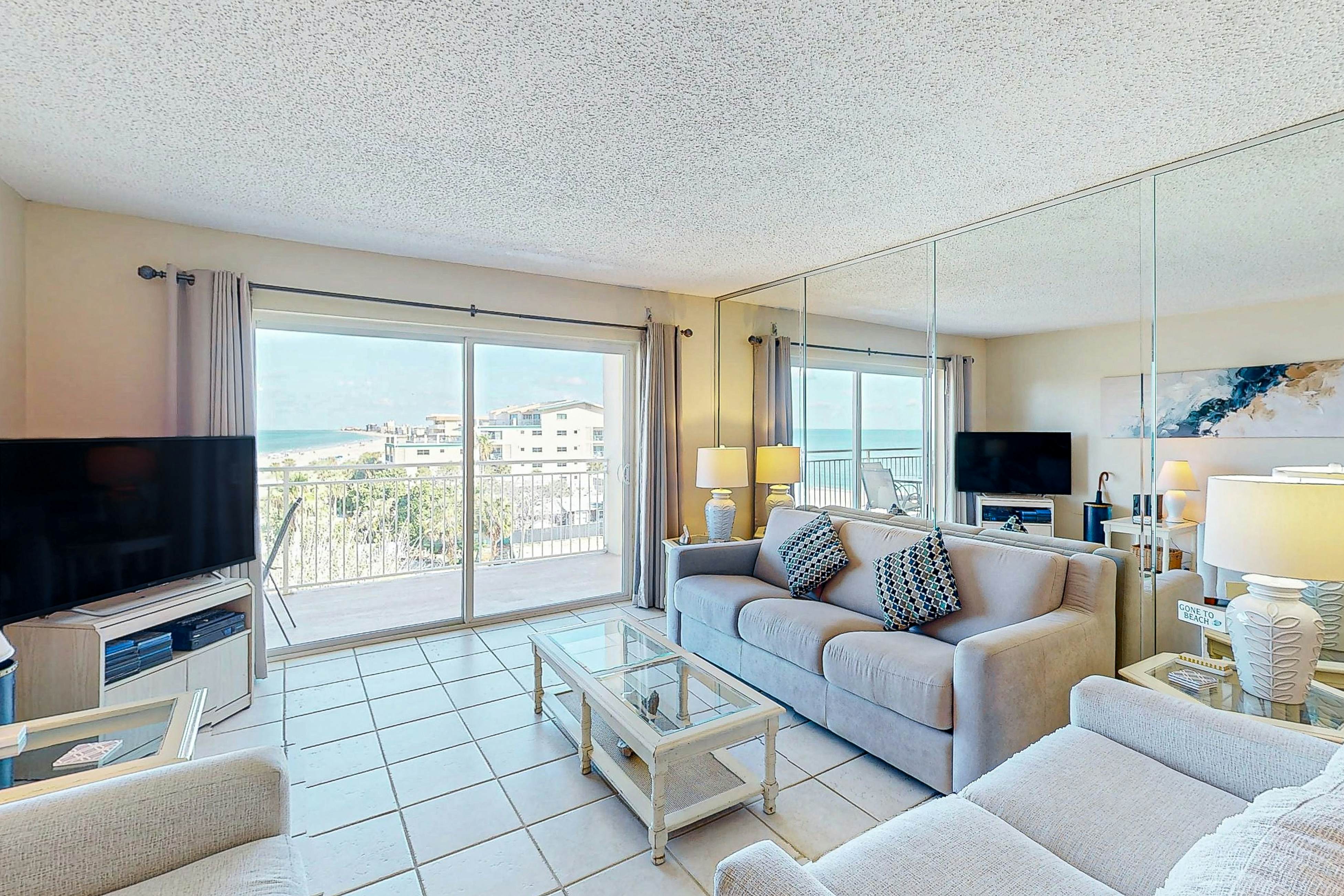 Gulf front with sunset views, heated pool, direct beach access, WIFI and WD